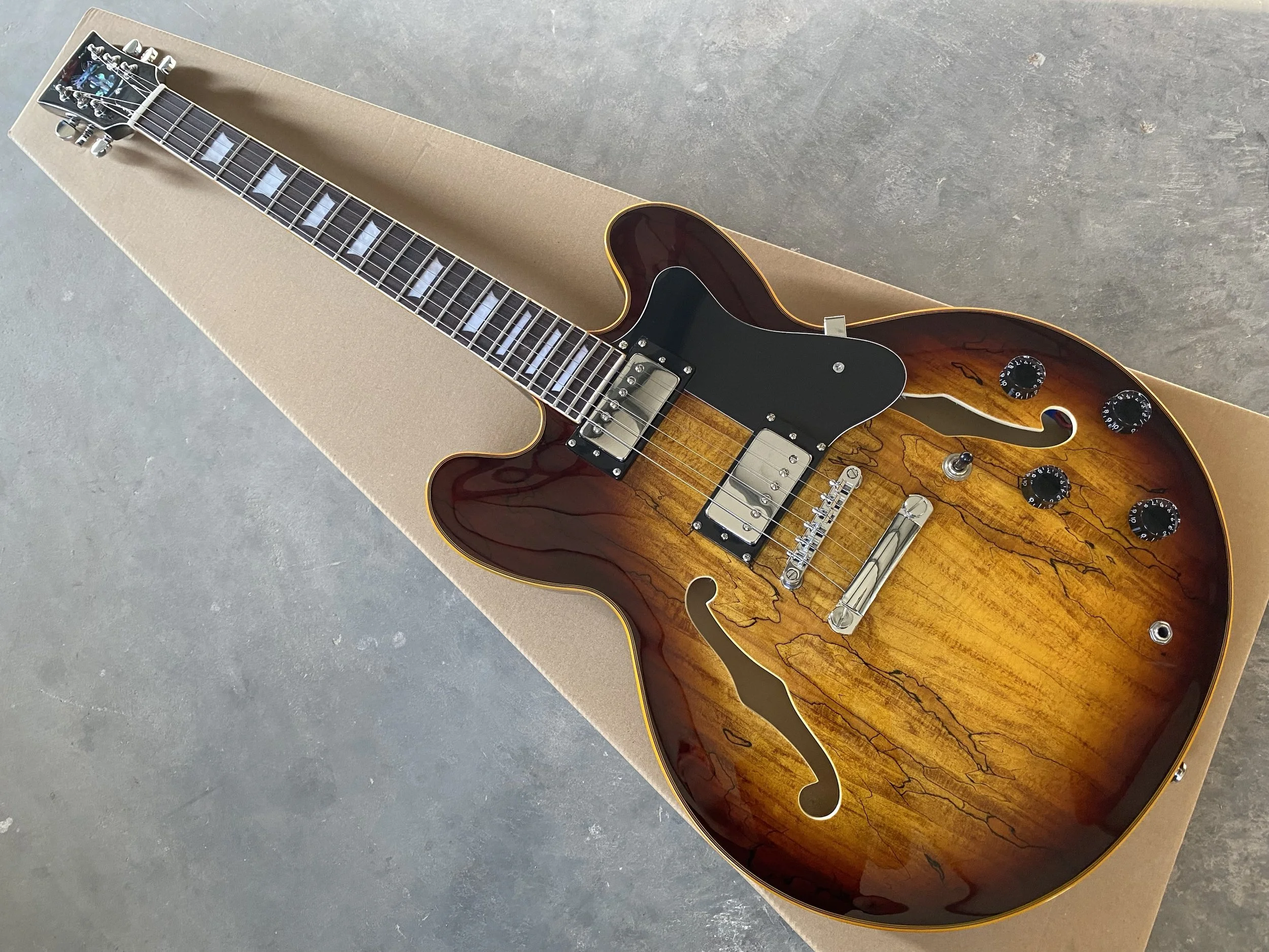 New Bad Cat Jazz Semi-hollow Spalted Maple Manhattan Sunset Electric Guitar