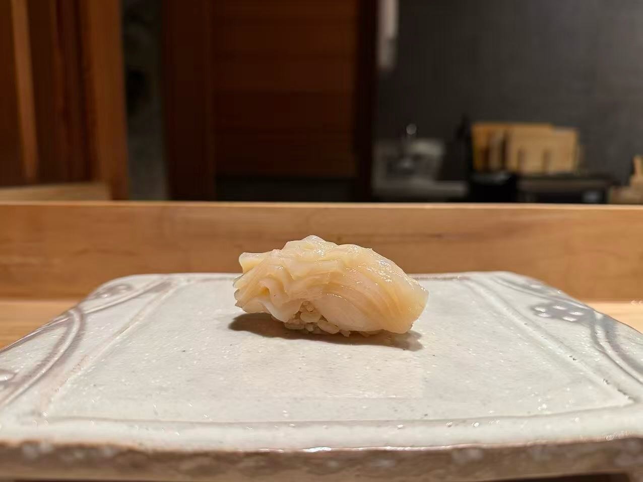 Crafted in Chef Jeff&rsquo;s style.
With meticulous attention to every detail, Chef Jeff brings a high standard of form, balance, and skill to each piece of sushi. This scallop is a beautiful expression of that care&mdash;clean, elegant, and deeply d