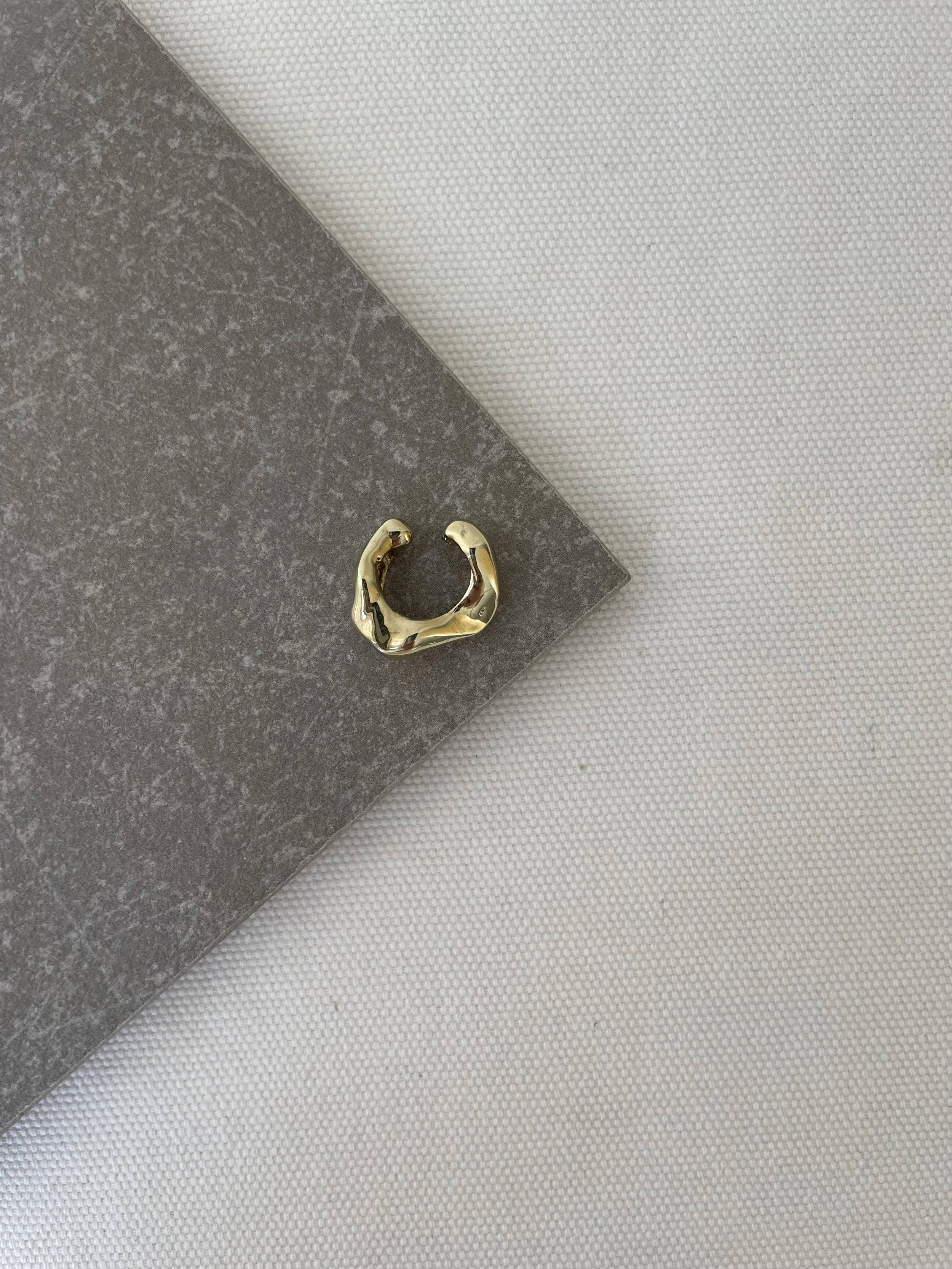 hoop 01 Ear Cuff