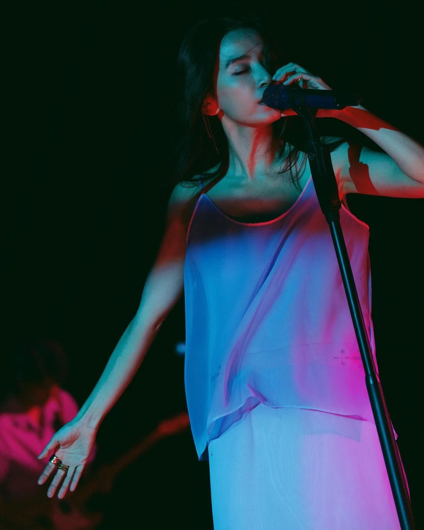 Hebe Tien wearing Trouva, Billy, Bobby, Tommel rings in brass, and Mini C ear cuff with Chain 