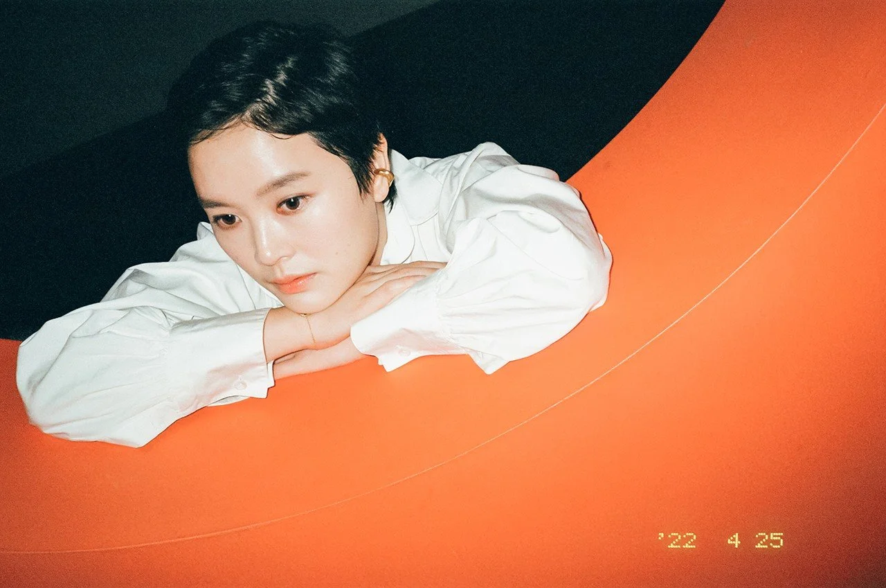 Fiona Roan wearing hoop 01 and combo chains necklace in Shopping Design Issue 143