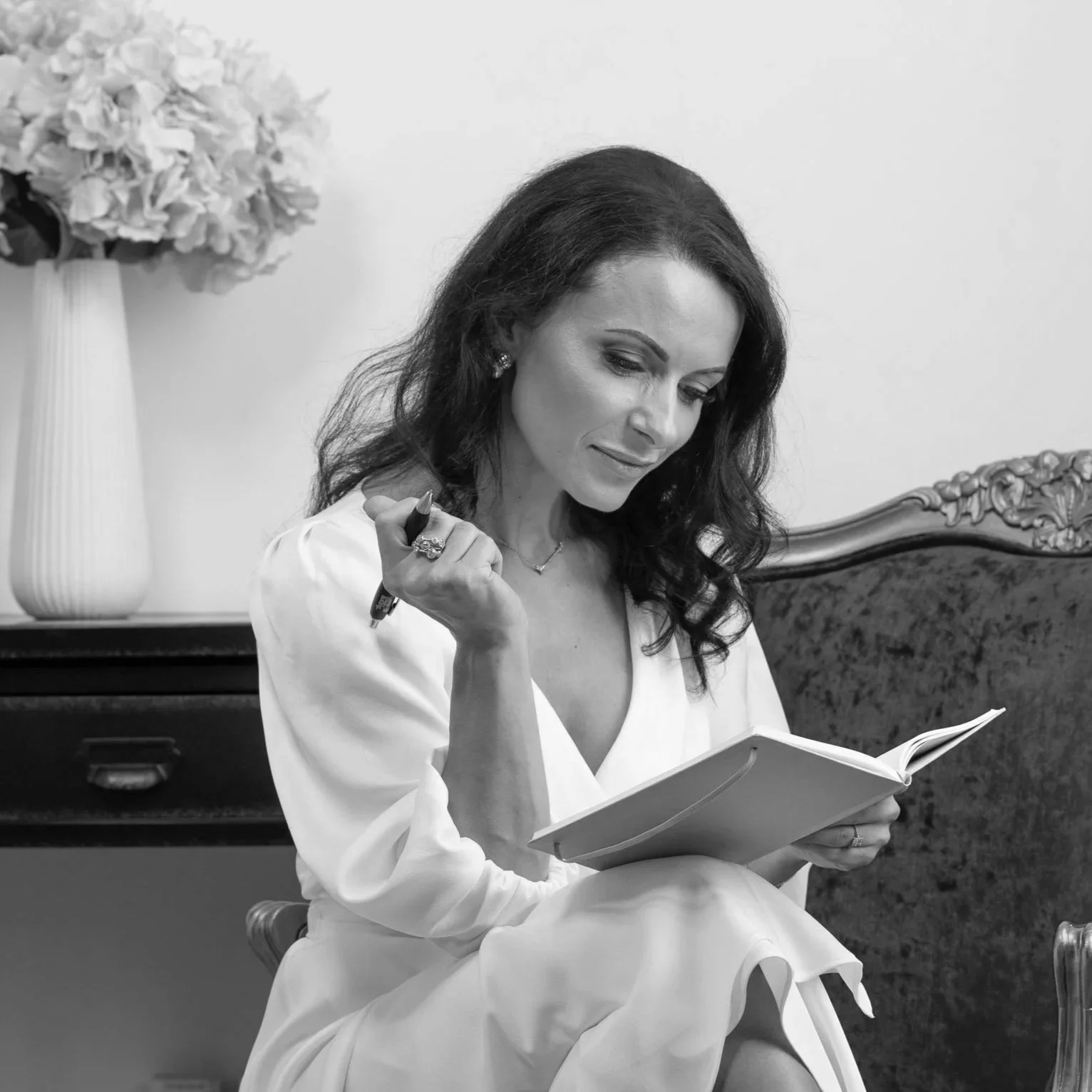 Diana Rogerson reading and reflecting with a notebook, representing self-discovery and personal development at Incharge Wellbeing.