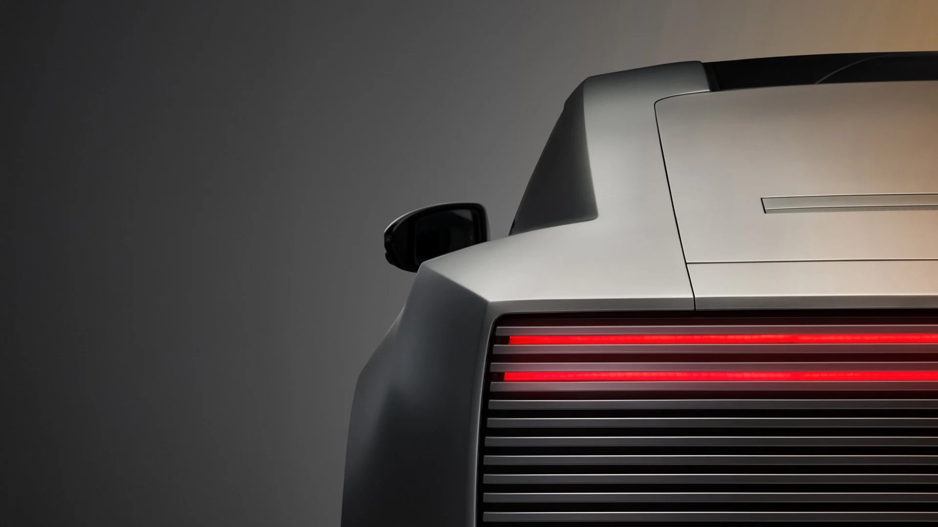 SILVER_REAR_STRIKETHROUGH_DETAIL.jpg