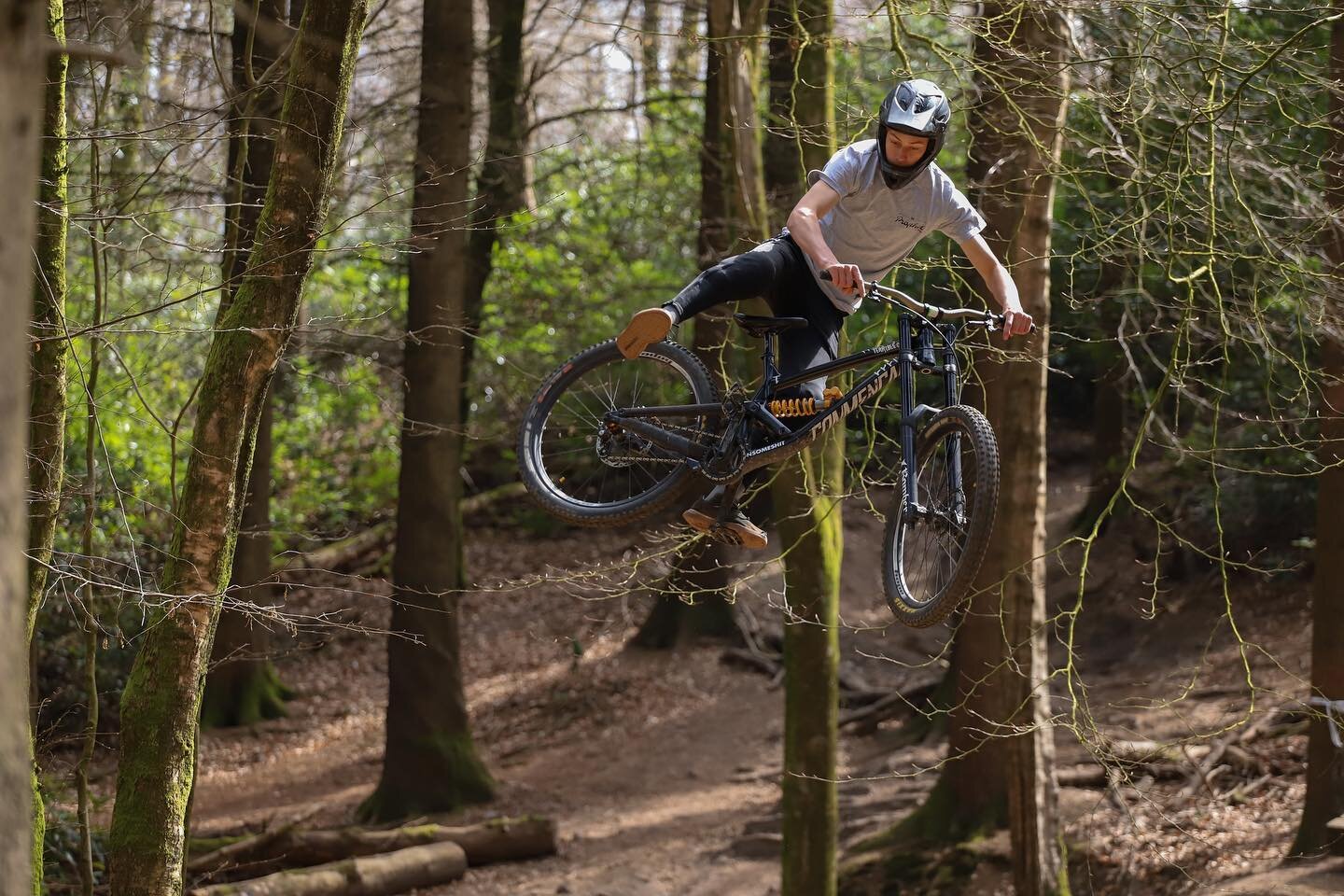 A few of my favourite shots from Tuesdays shoot at @windhillb1kepark 📸
.
.
#mtbphotography#canon6d #cannondale #mtbphotography #mtbphotos #ridecannondale#gupordie #mtblove #50to01 #mtb #mountainbiker #downhillmtb #mountainbike #freeridemtb#mountainb