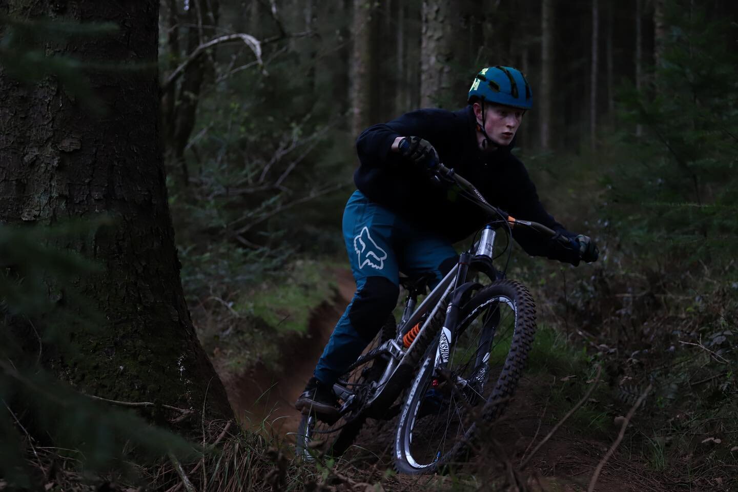 My favourite shots from a recent shoot with @joshredman8
.
.
.
#mtbphotography#canon6d #cannondale #mtbphotography #mtbphotos #ridecannondale#gupordie #mtblove #50to01 #mtb #mountainbiker #downhillmtb #mountainbike #freeridemtb#mountainbikes#mtblif