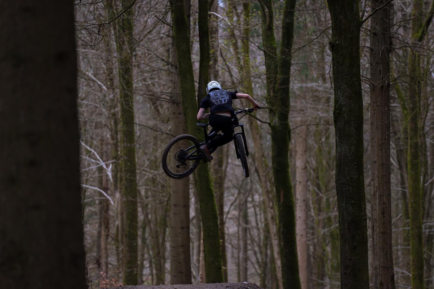 Couple pics from my first shoot at @windhillb1kepark 🚵🏻‍♂️can’t wait to get back up there and get more 🤘🏻
.
.
.
#mtbphotography#canon6d #cannondale #mtbphotography #mtbphotos #ridecannondale#gupordie #mtblove #50to01 #mtb #mountainbike
