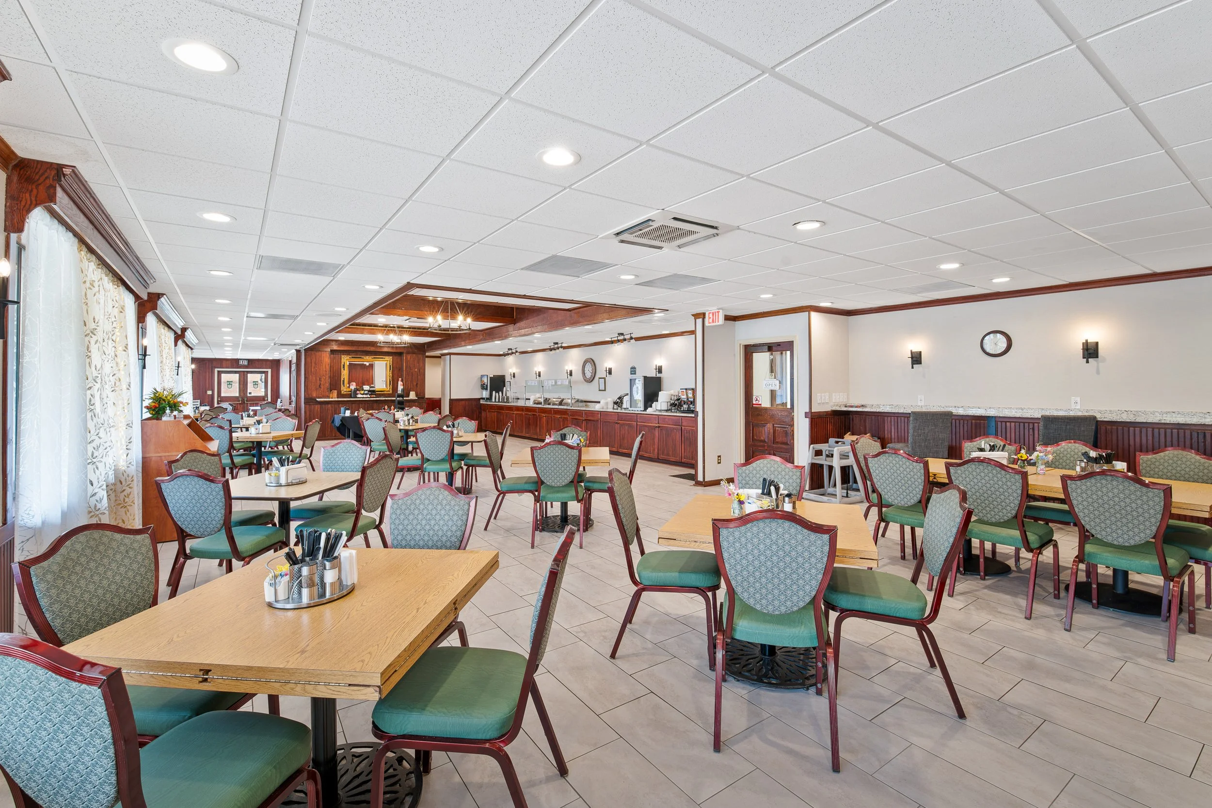 English Inn - Interiors-22.jpg