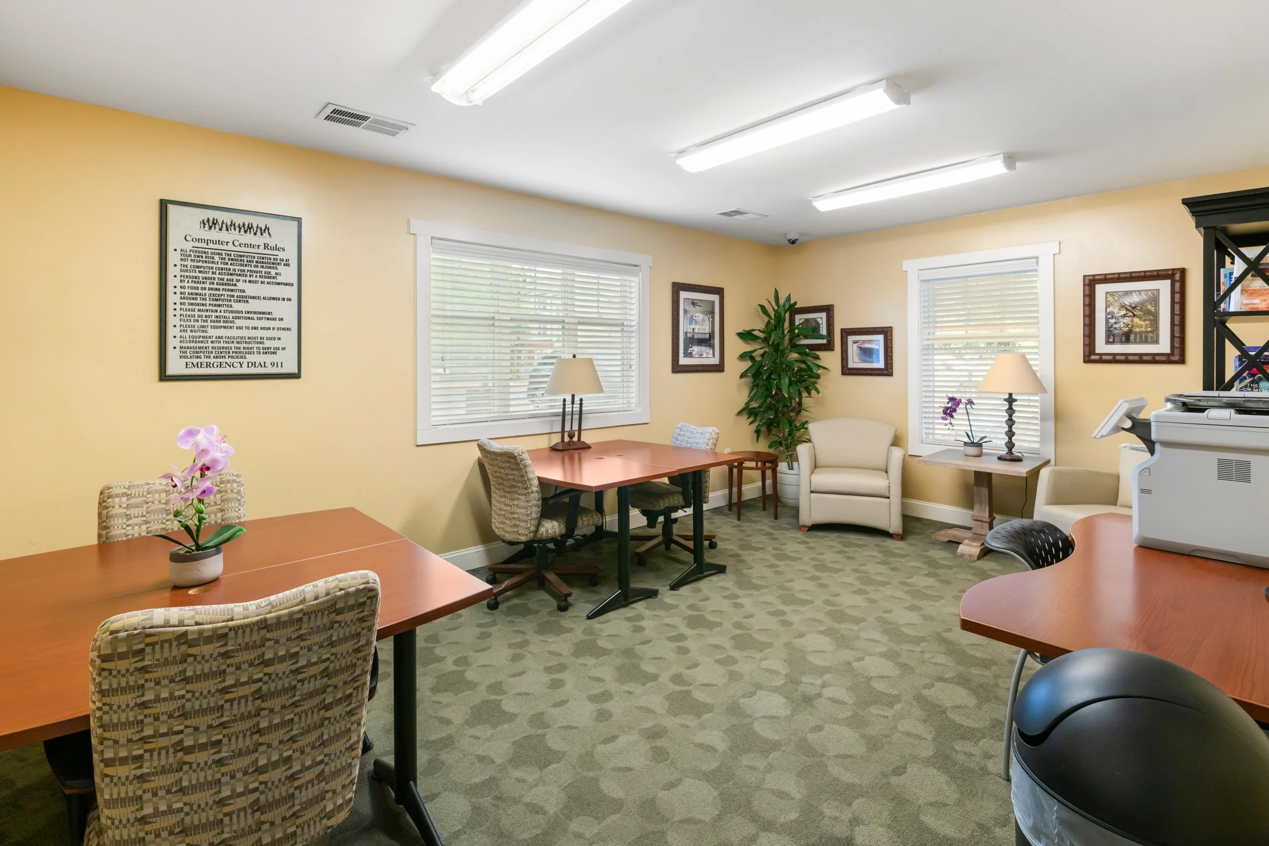 Woodlands Clubhouse - Business Center-1.jpg