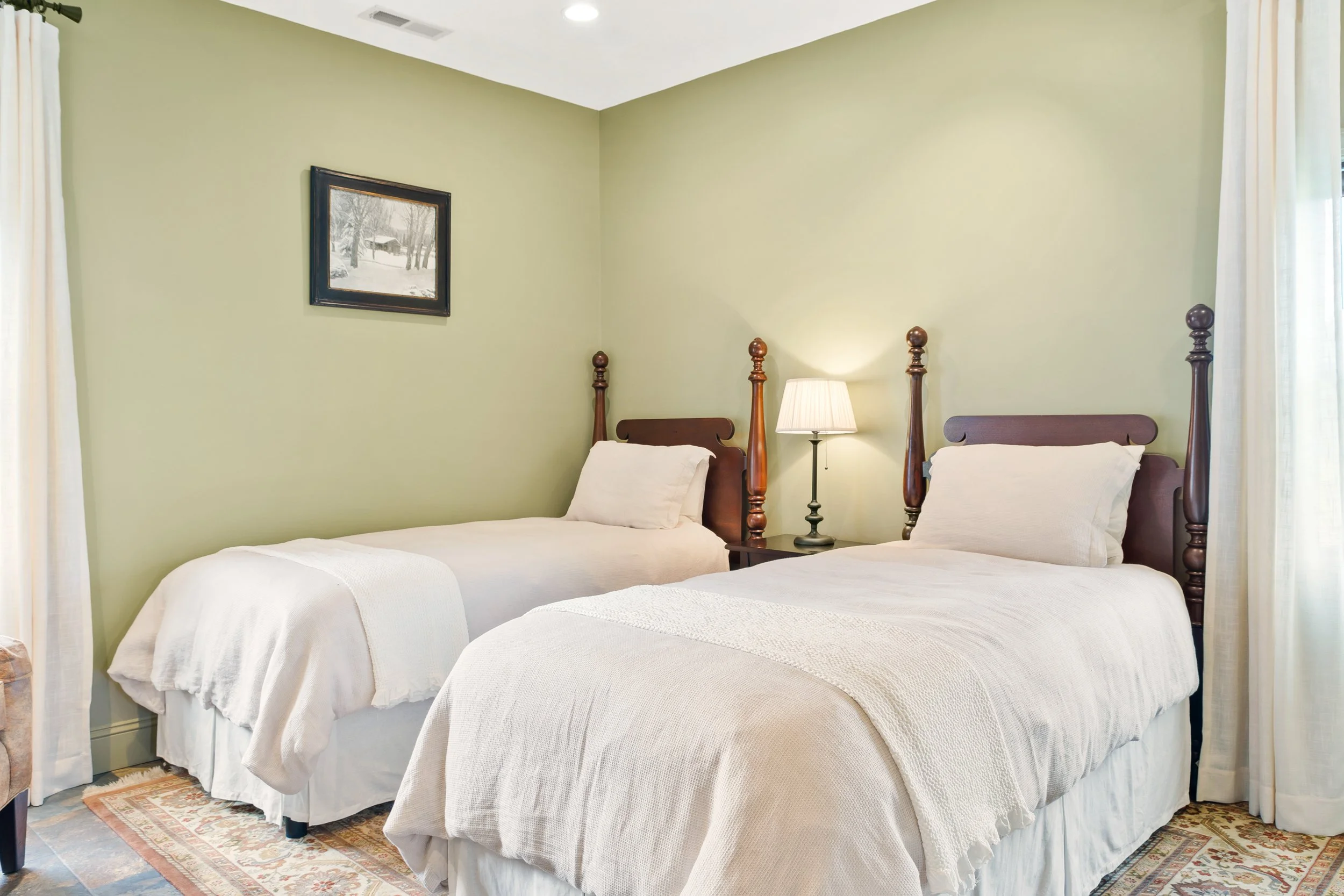 530 James River Road - Interiors-8.jpg