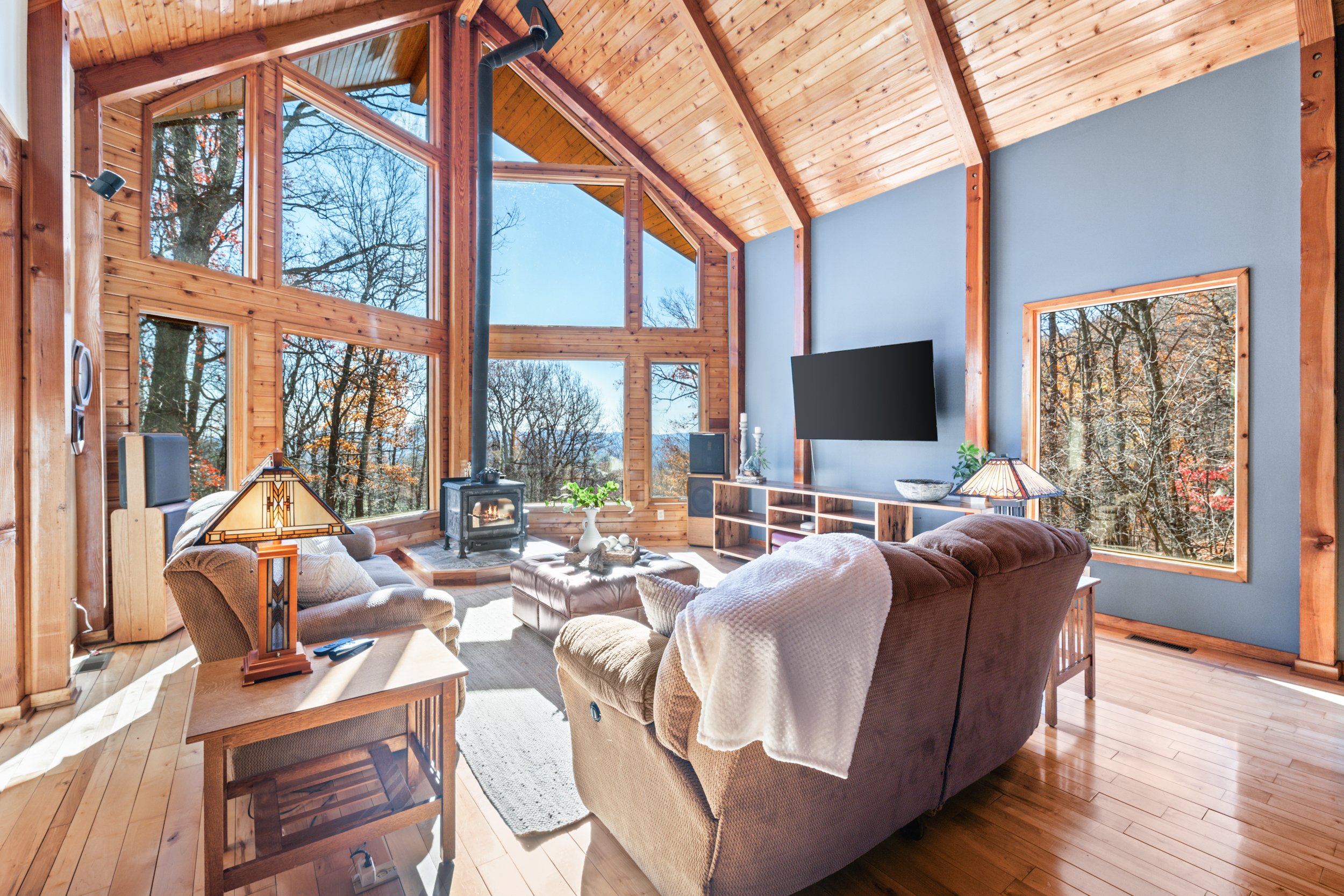 6966 Highlander - Main Level-19.jpg
