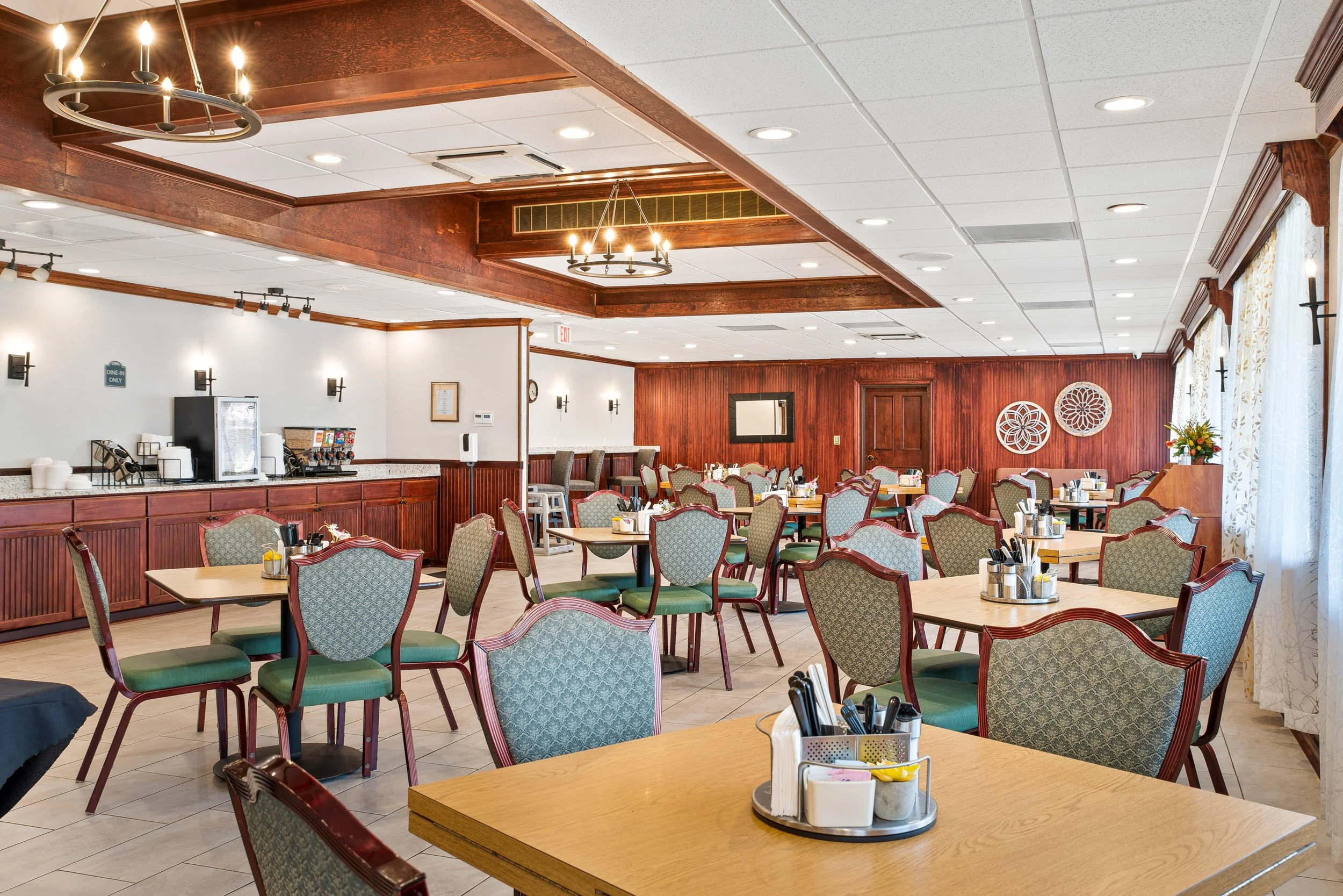 English Inn - Interiors-24.jpg