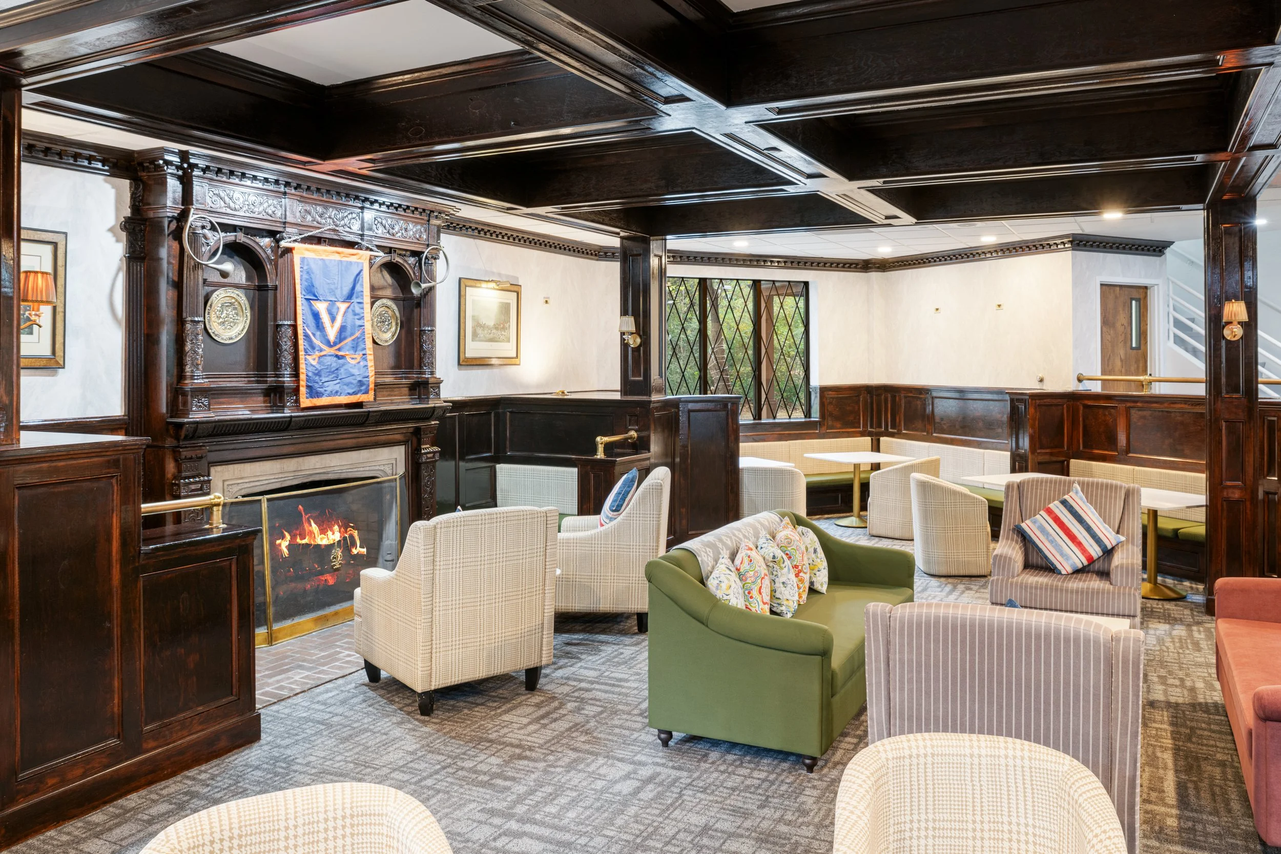 The English Inn - Lounge.jpg