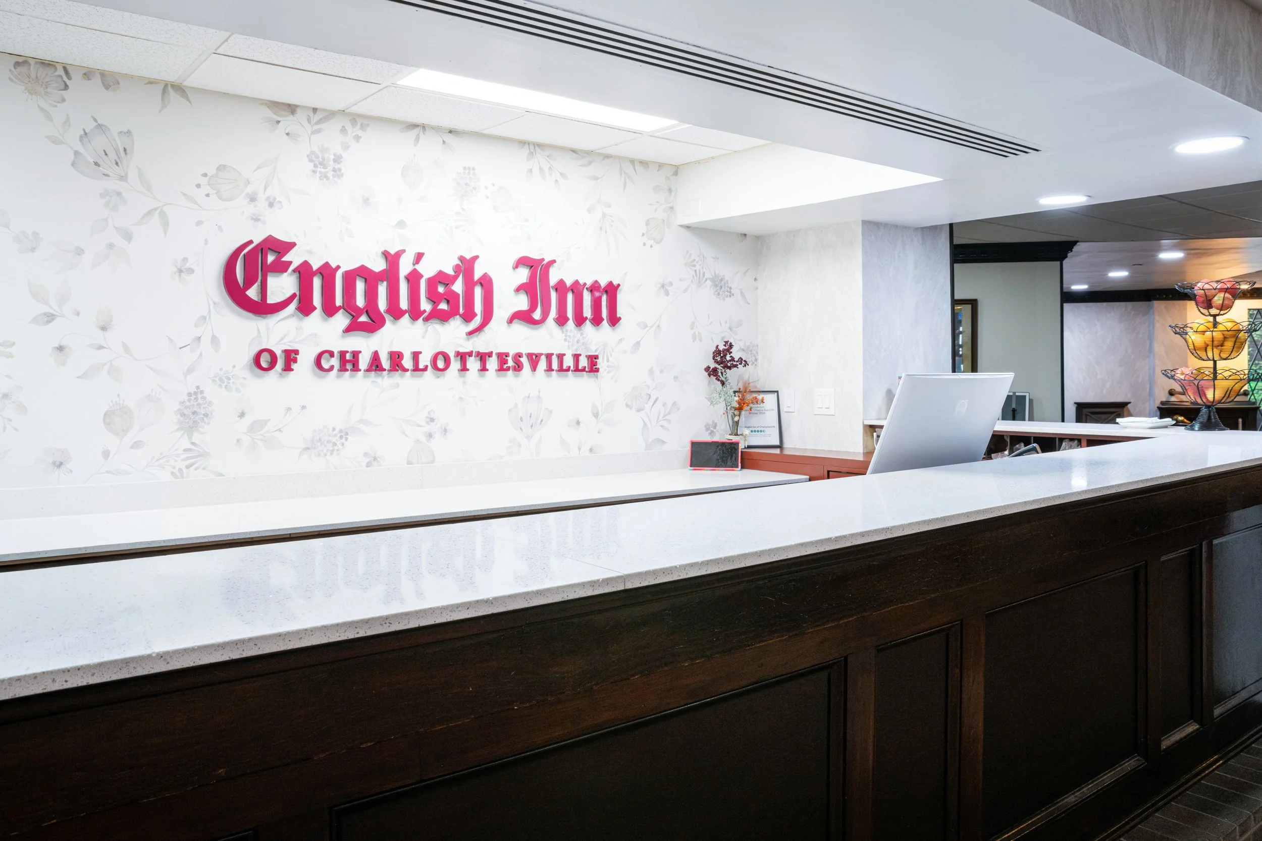 The English Inn - Lobby-5.jpg