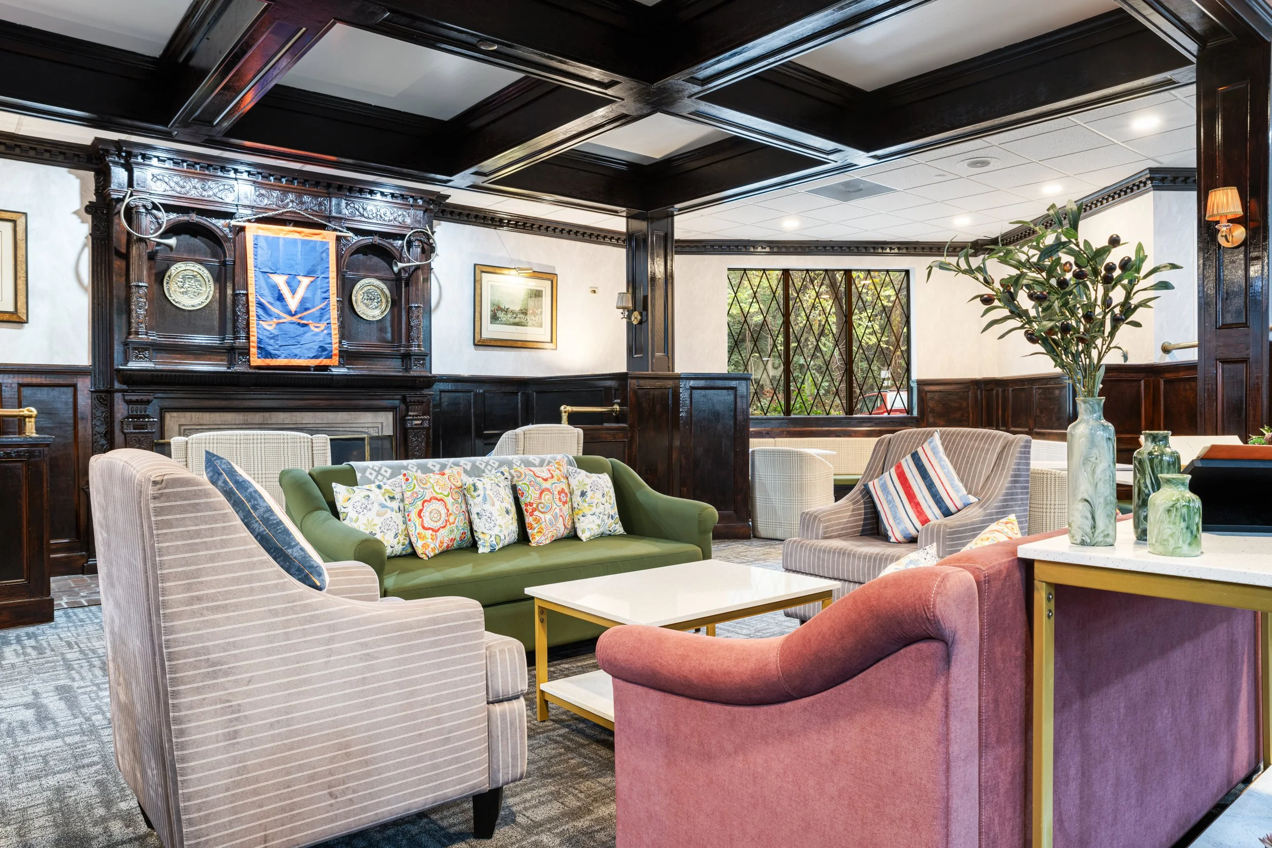 The English Inn - Lounge-5.jpg