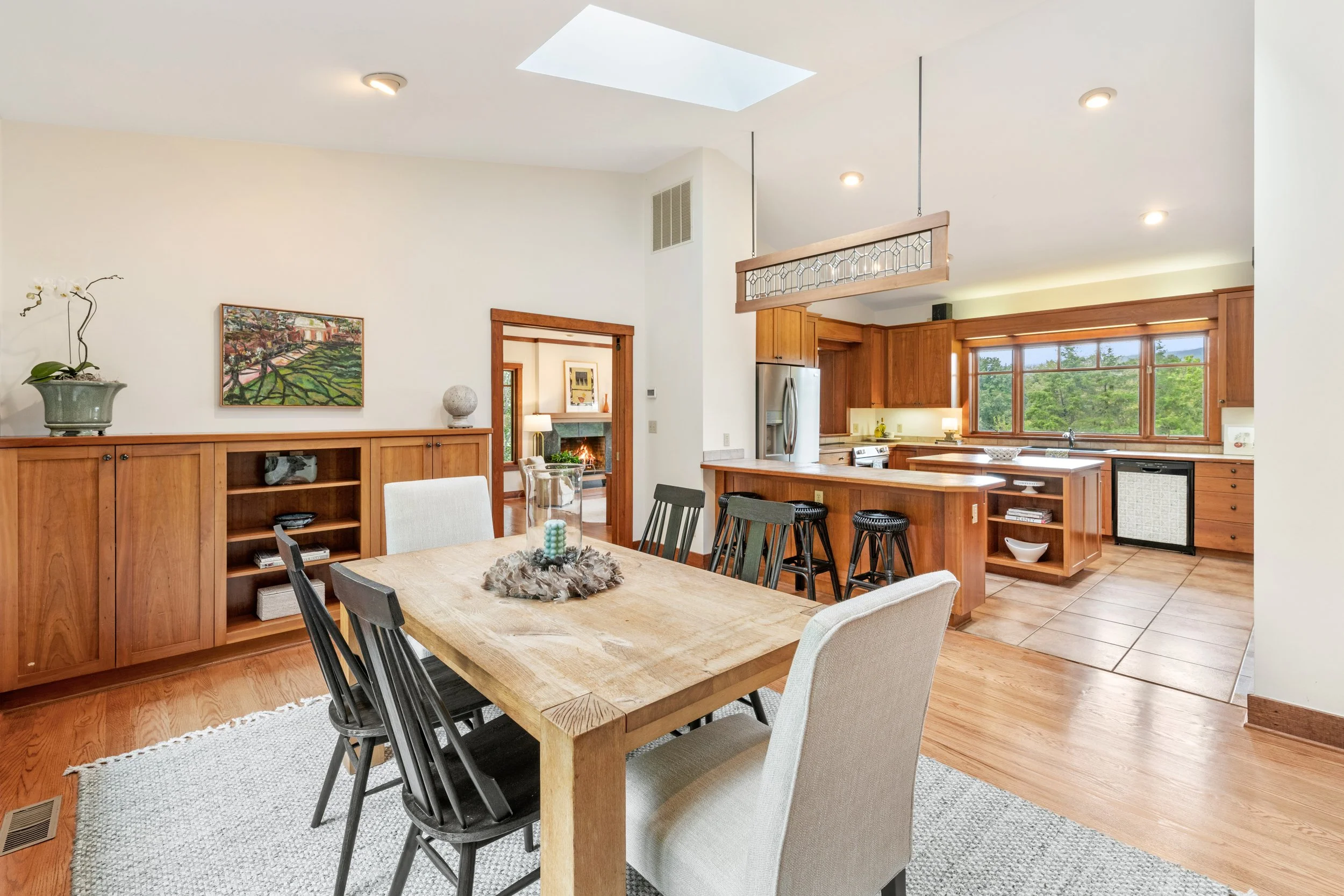 6585 Foxcliff Lane - Interiors 40.jpg