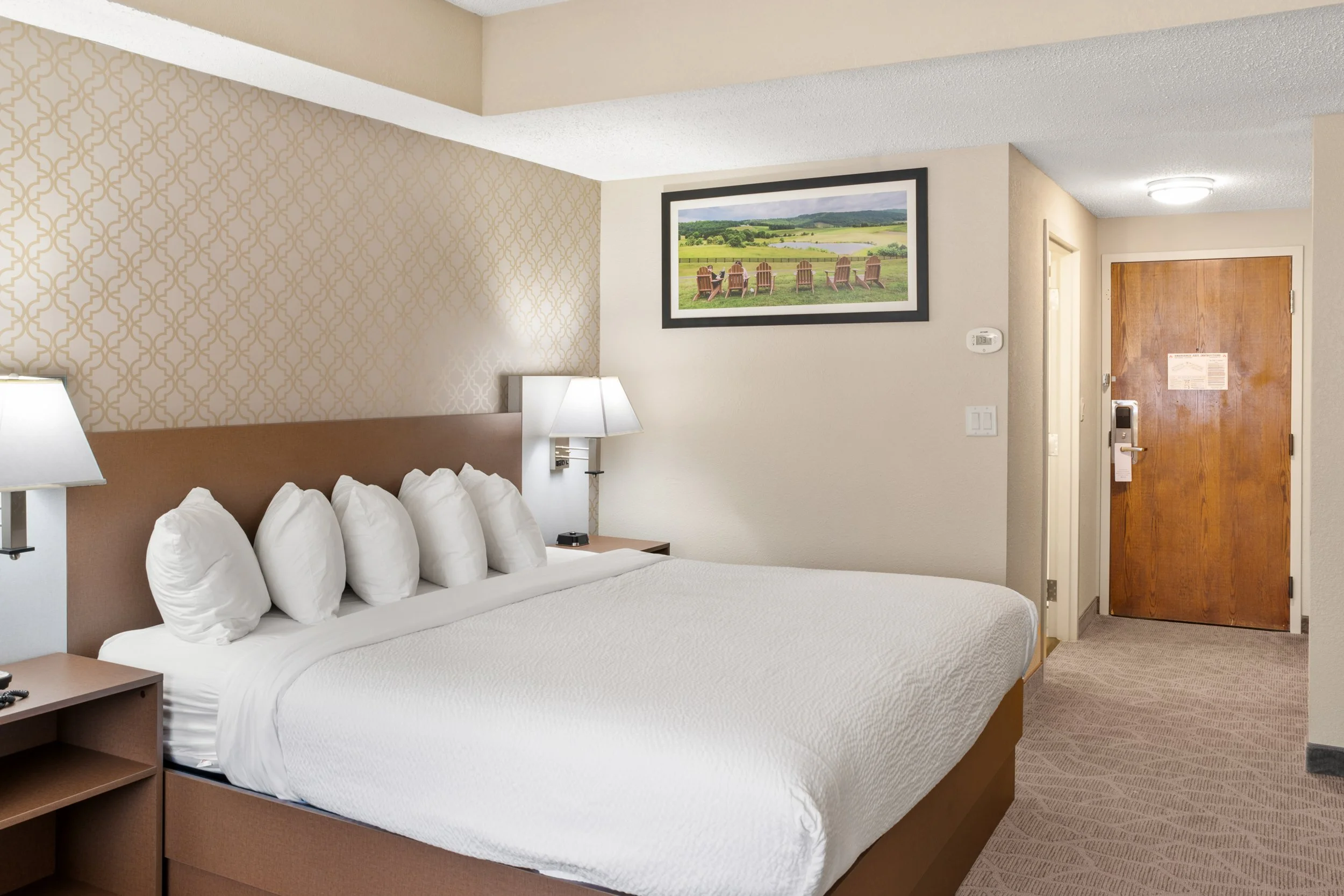 English Inn - Hotel Rooms-5.jpg