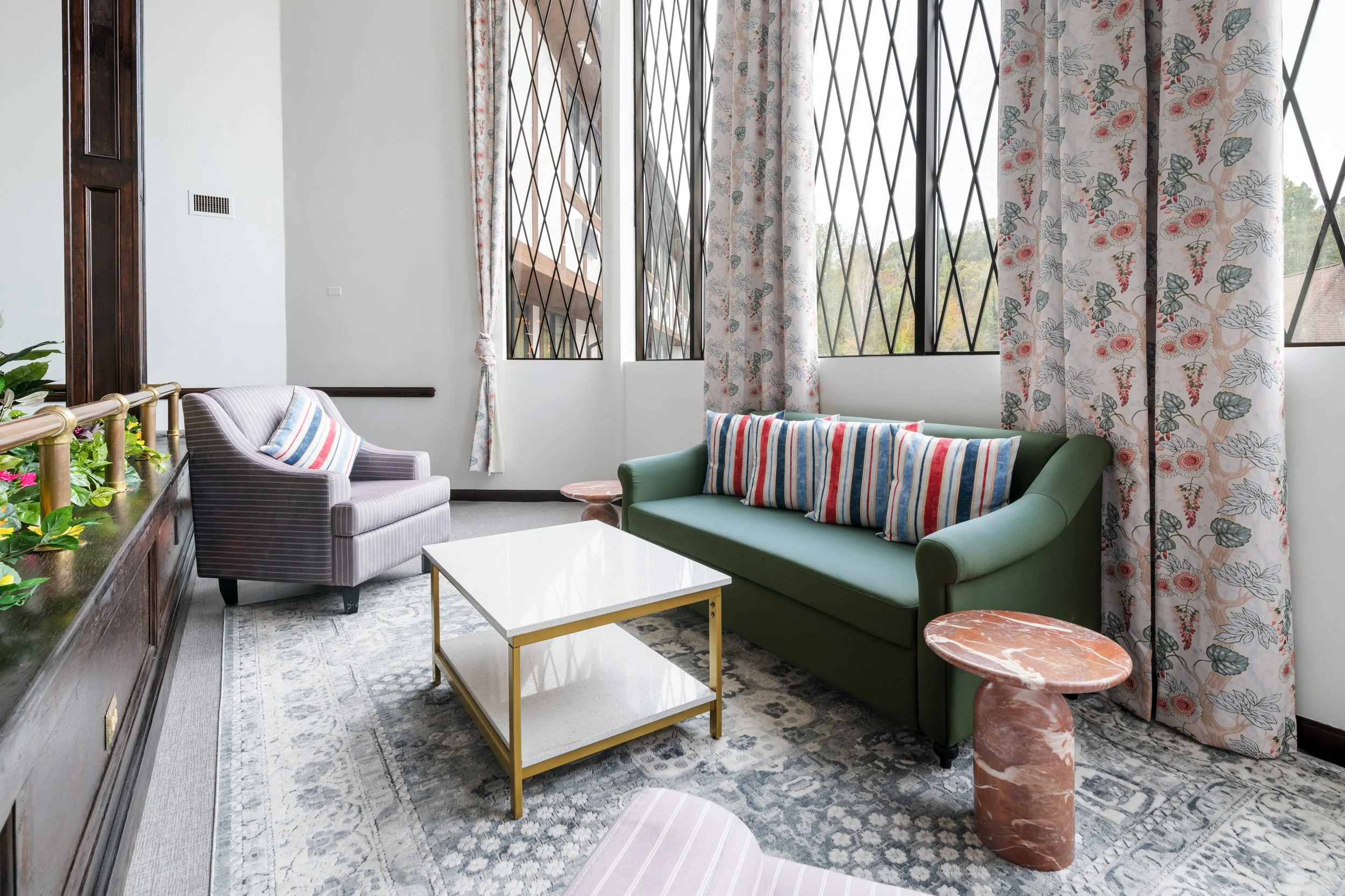 The English Inn - Upstairs Lounge-4.jpg