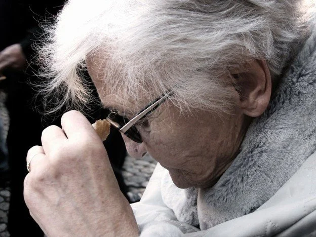 Financial Warning Signs That May Point to Dementia