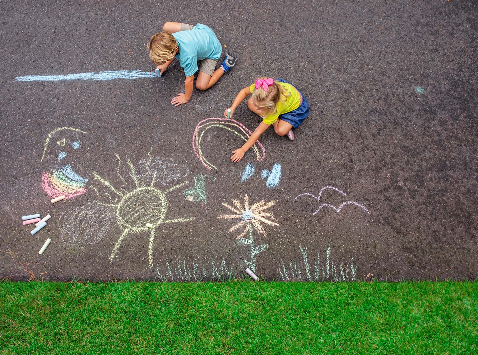 overhead-view-kids-drawing-with-chalk-on-road_Robert_Holland.jpg