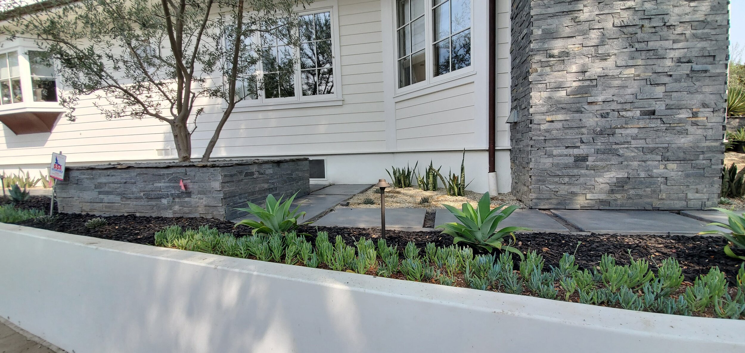 holmby-hills-entry-side-detail1-min.jpg