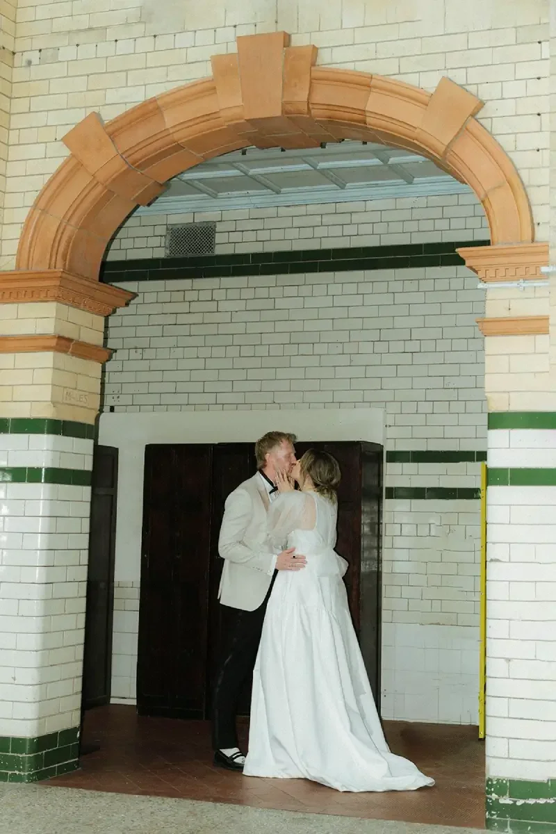 295CCV00674.webp