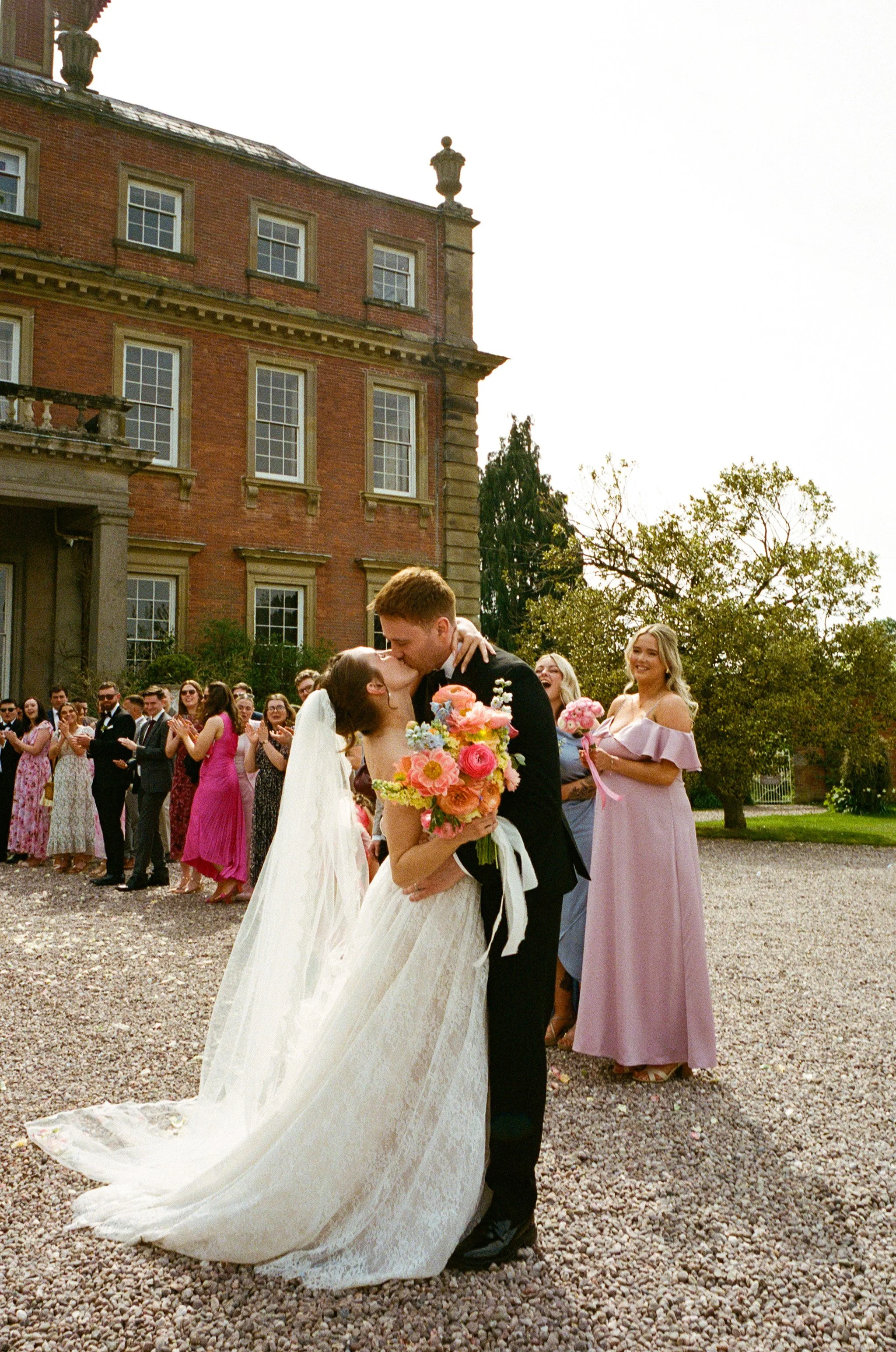 Holly+David's+wedding+confetti+shoot