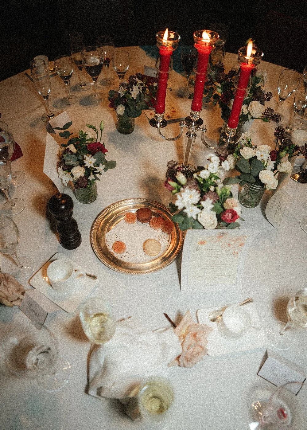 Mess heart table shoot for KaMan & Thoma's wedding at Merchant Taylors Hall London