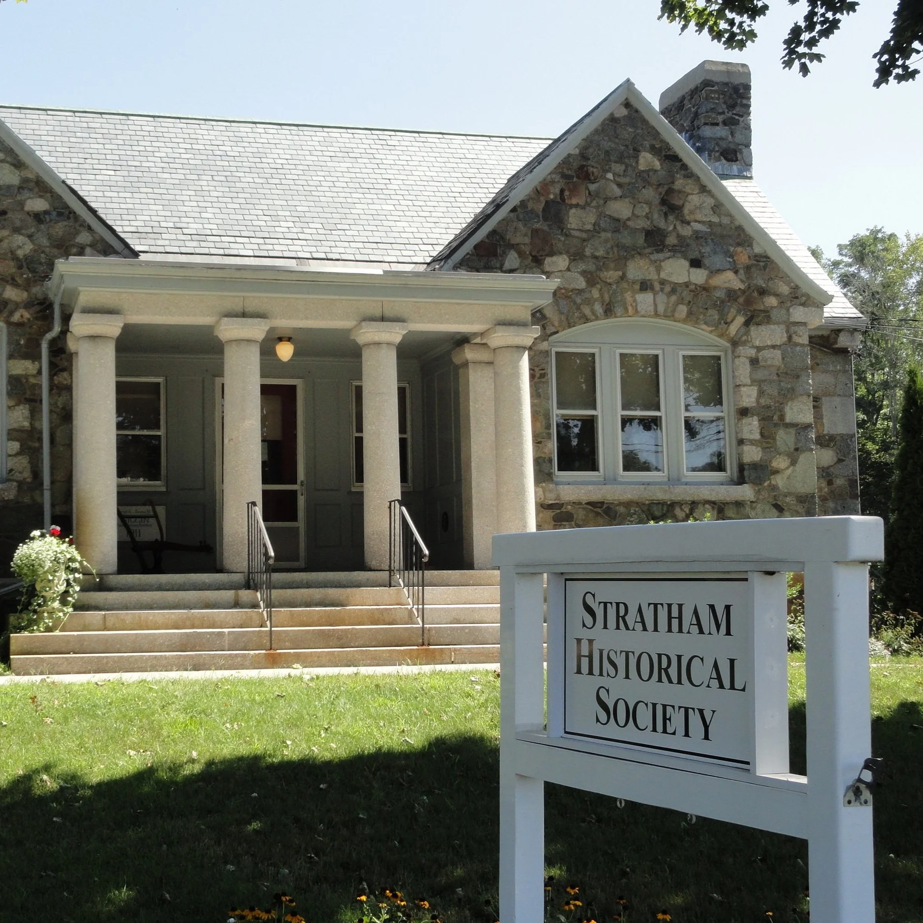 1772 Grant Recipient: Stratham Library