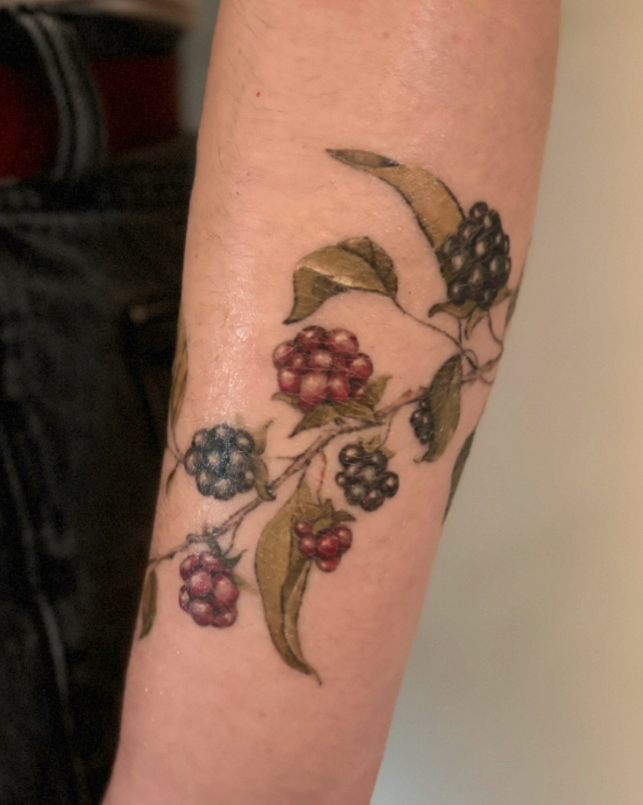 Helede bromb&aelig;r☺️
.
.
#tatov&oslash;rk&oslash;benhavn #tattoocopenhagen #farvetatovering #tatov&oslash;r #bromb&aelig;r #akvarel