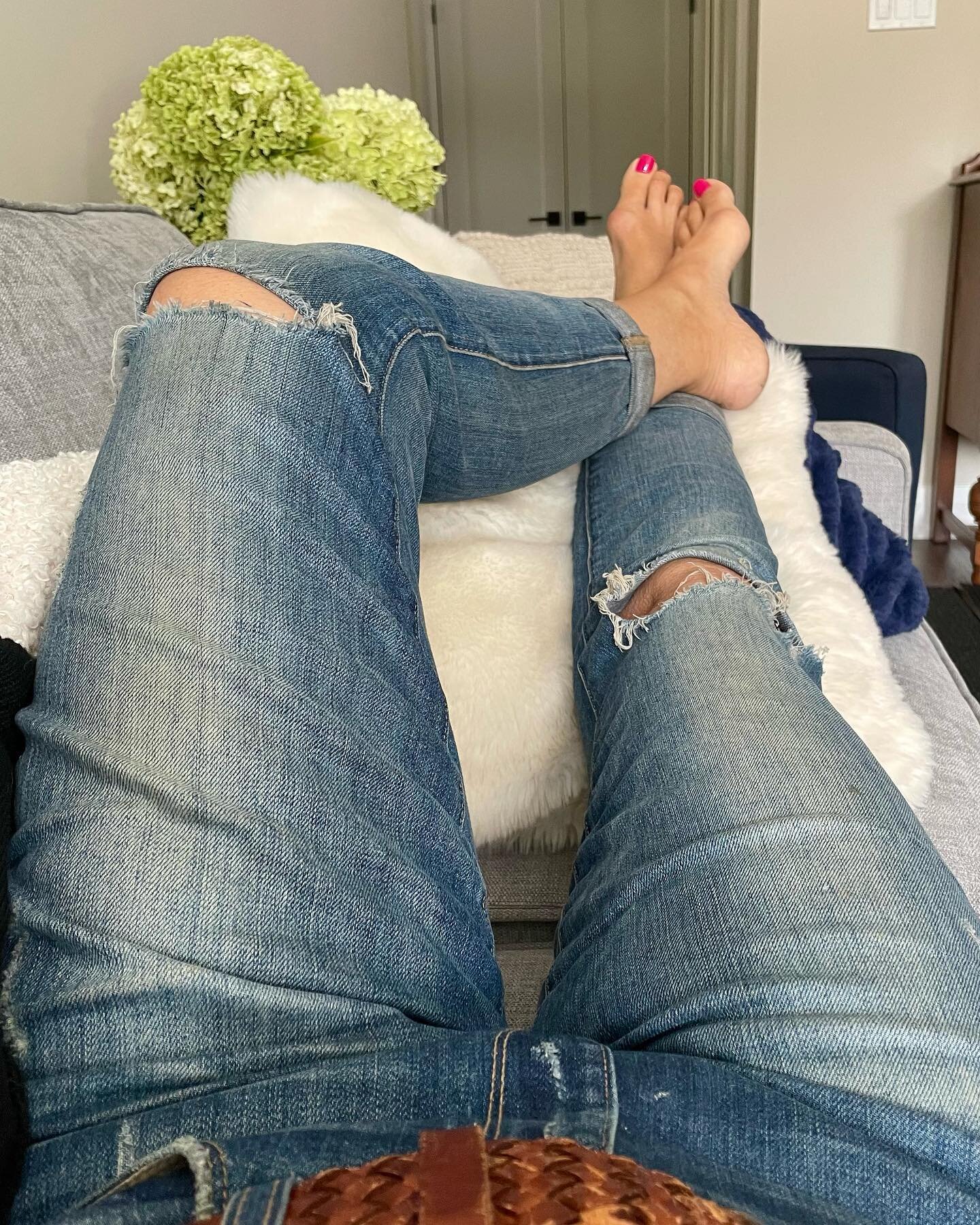 When is the last time you put your feet up and rested? 

#selfcare #selfcaretips #selflove #lovewhoyouare #renabellabeauty #renabella #skincare #relax #relaxing #takeiteasy