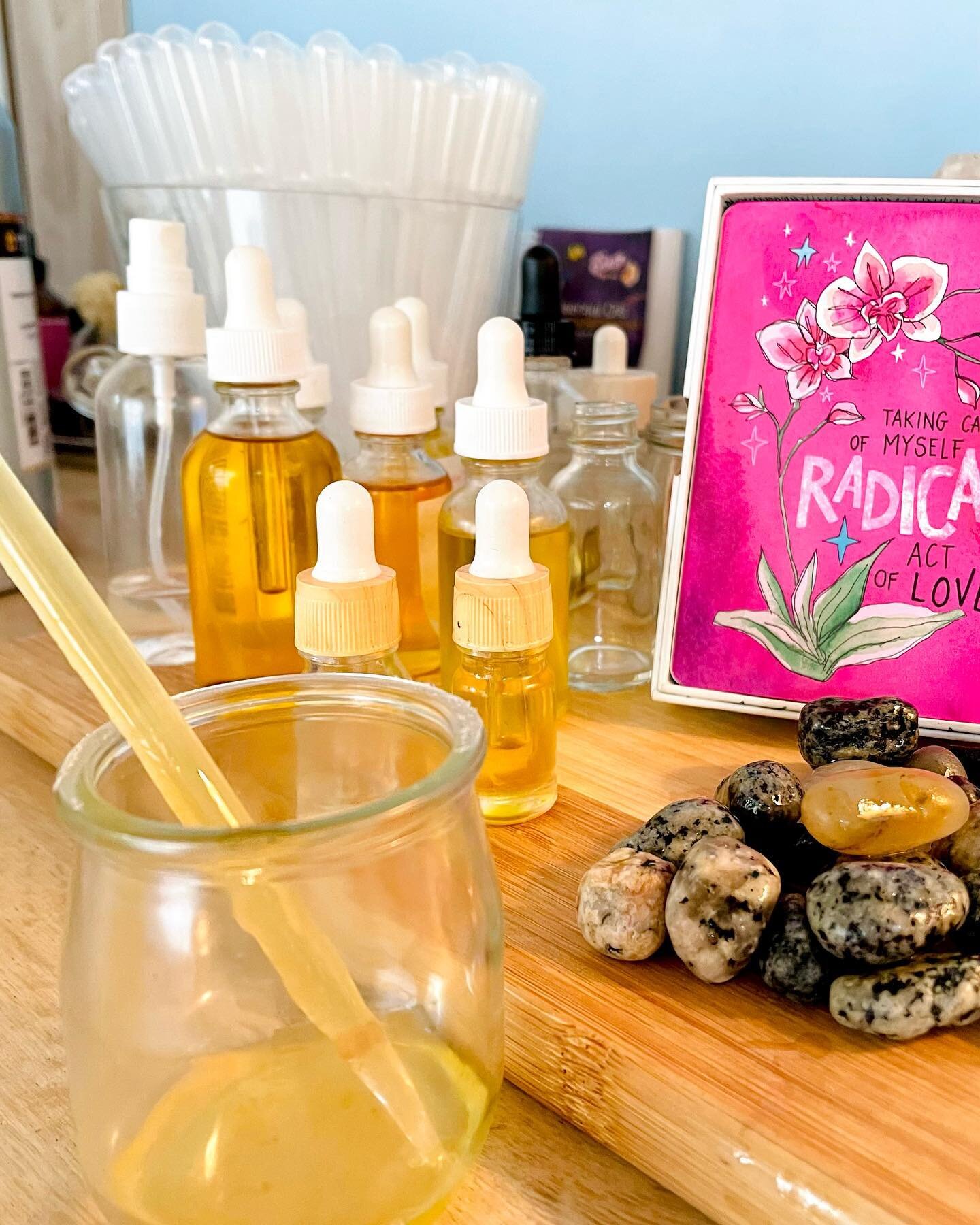 Any guesses on what I&rsquo;m up to today?!

I can tell you one thing&hellip;

I am making something magical. ✨

#magical #oils #essentialoils #pieceofart #beauty #beautiful #lovewhoyouare #renabellabeauty #faceoils #facial #dewyglow #nourish #fleuri