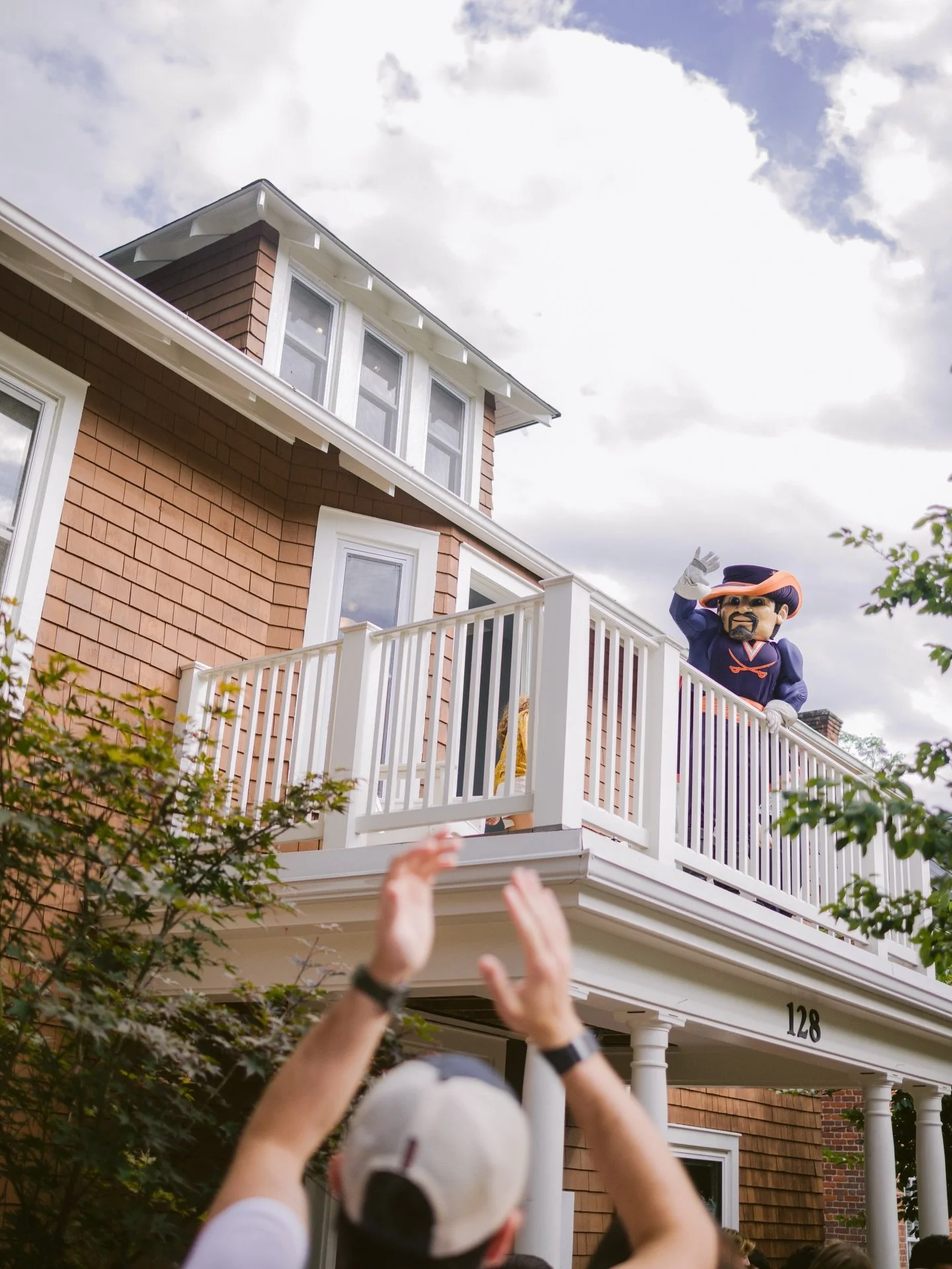 Hoos ready to support UVA in #MarchMadness!?

Come by the Study Center to watch @uvamenshoops v Wright State at 1:50 PM. 

🟧 Free pizza and guess the final score of the game to win a week of CFA chicken! 

#wahoowa #gohoos #uva #studycenter