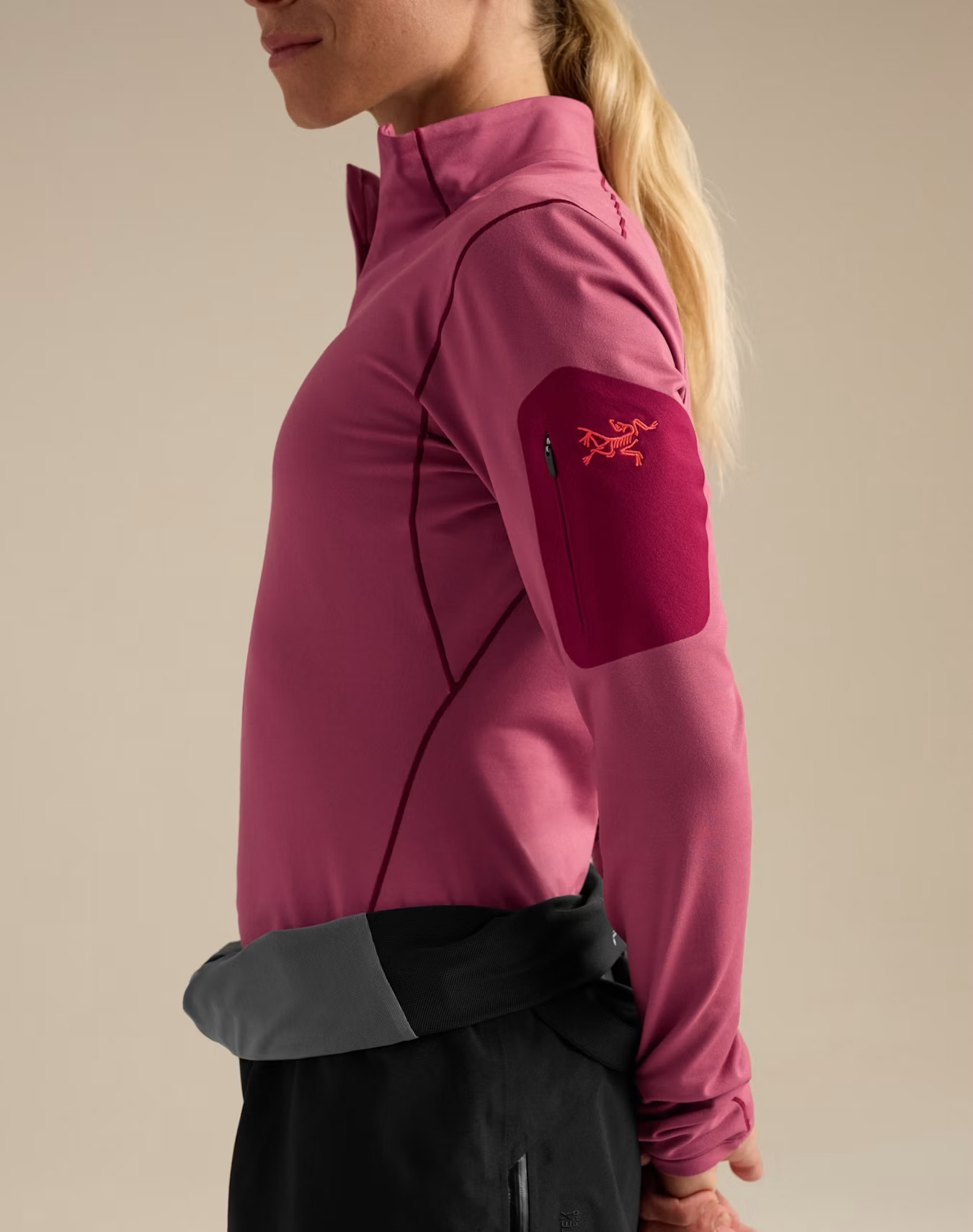 F26-X000010749-Rho-Zip-Neck-LT-Rene-Rene-Rocket-Women-s-Fabric-Detail.png