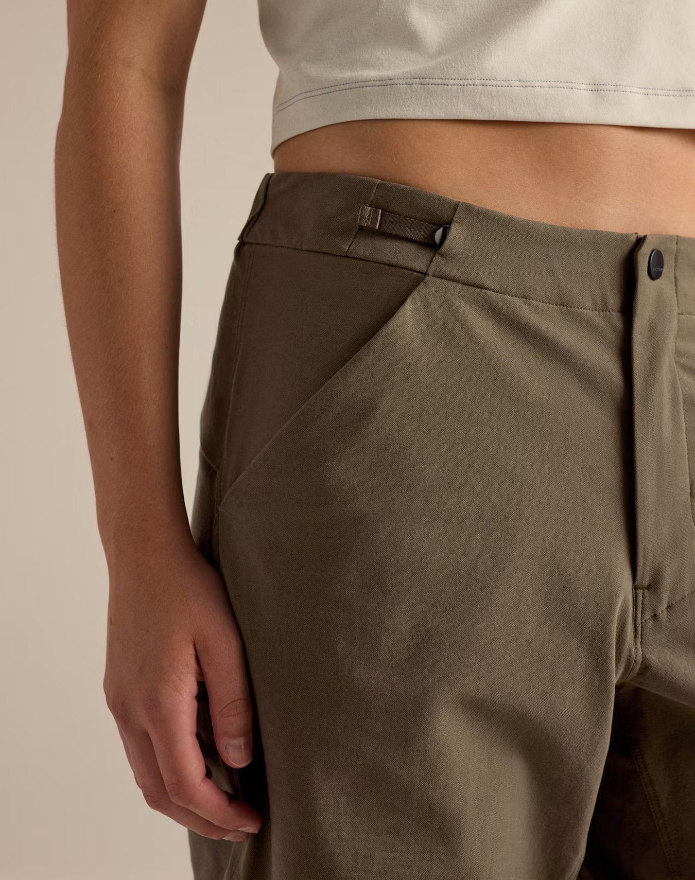 F26-X000009318-Clarkia-Cotton-Wide-Leg-Pant-Mongoose-Women-s-Waist-Detail.jpg