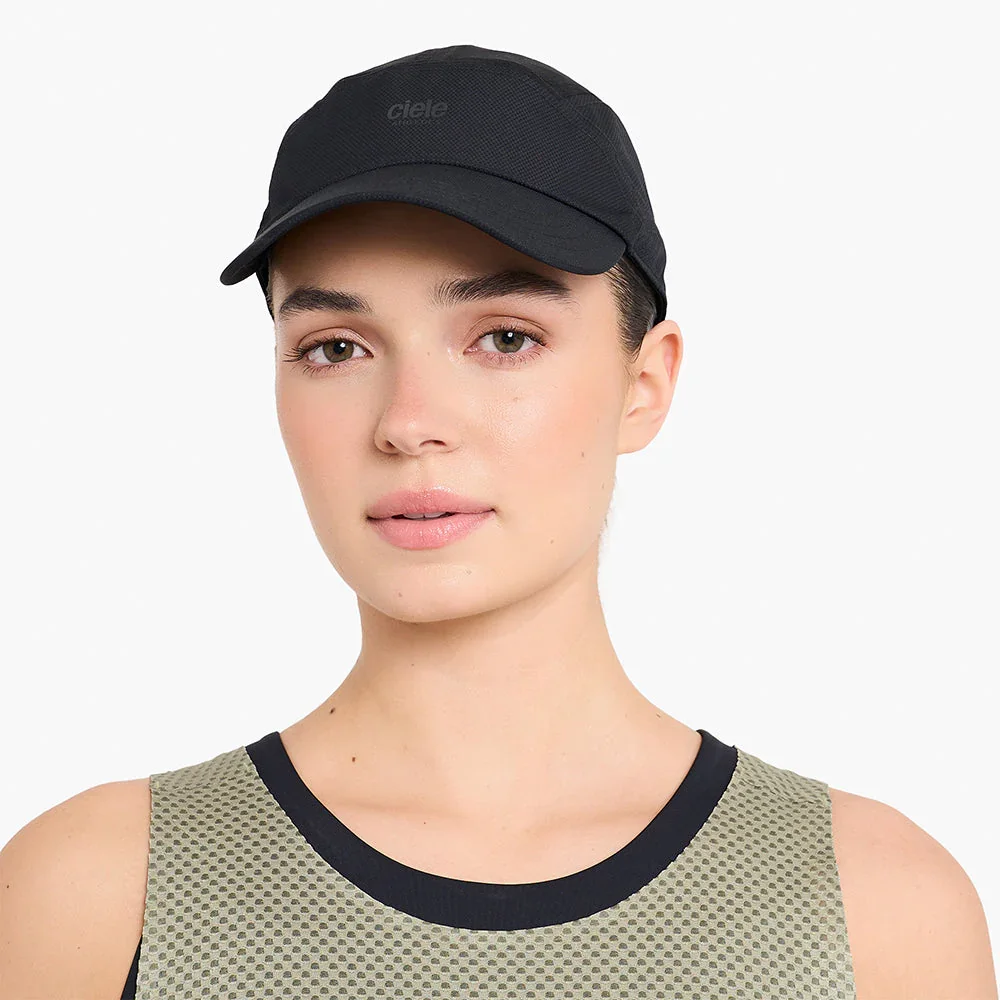 U-2-CA-0263-BK002_FSTCapSC-Classic-AthleticsSL-Shadowcast_D1_2026_STUD1.webp