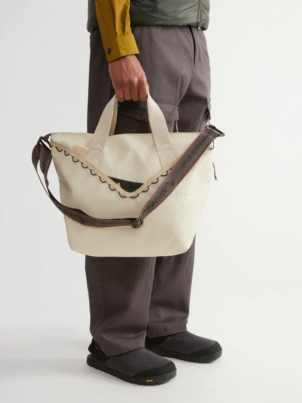 899_W1PUMum2BzsNwP4B8geyaA_10408_bor_bag_13l_silver_creme_012-full.jpg