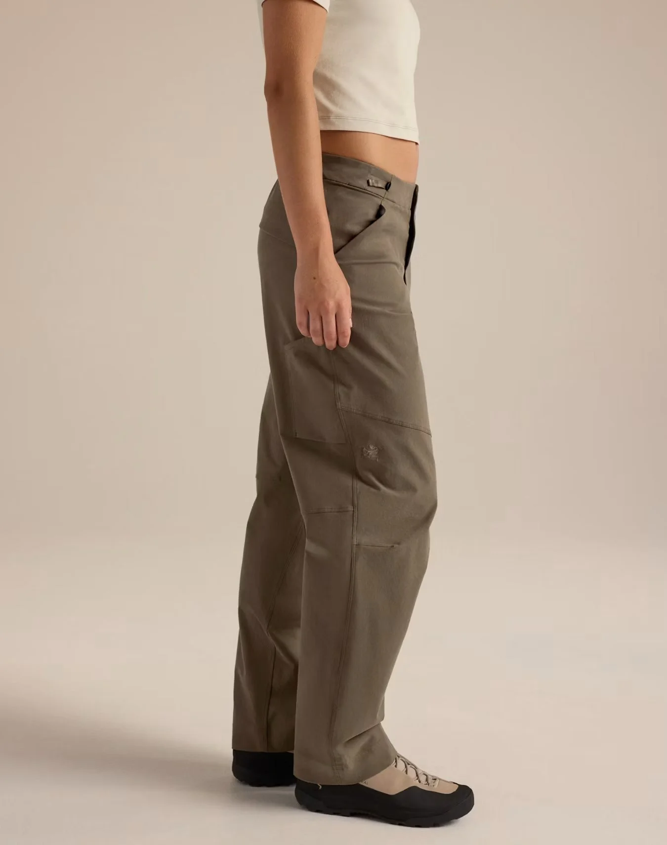 F26-X000009318-Clarkia-Cotton-Wide-Leg-Pant-Mongoose-Women-s-Side-View.jpg