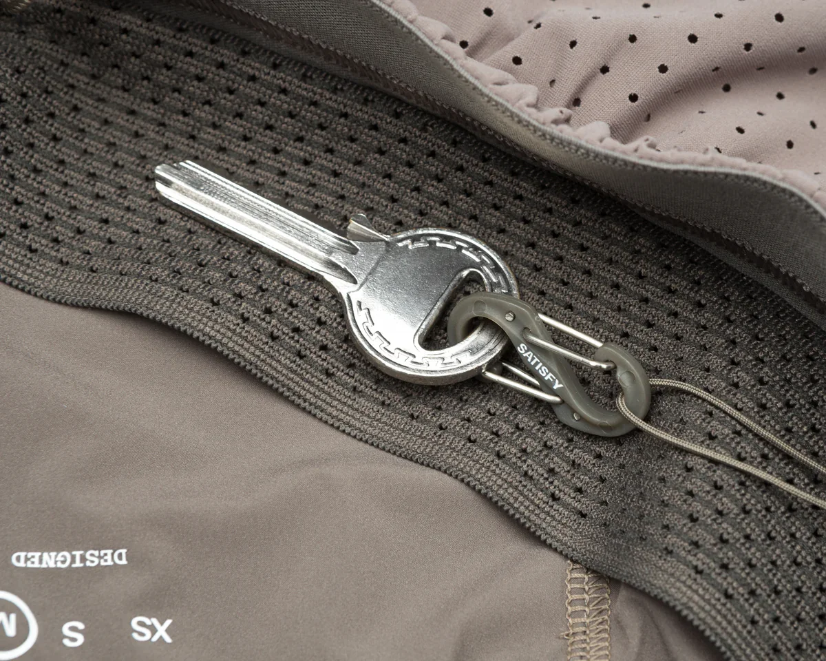 12041-FA_Space-O-2-5-Shorts_Falcon_carabiner_35b1589f-8444-4d2d-8fad-ff329a5bdf93.webp