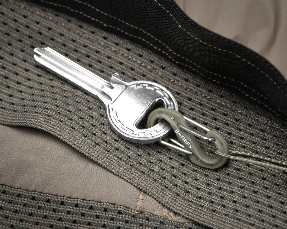 22027-91000_techsilk-3-shorts_falcon_key-hook.webp