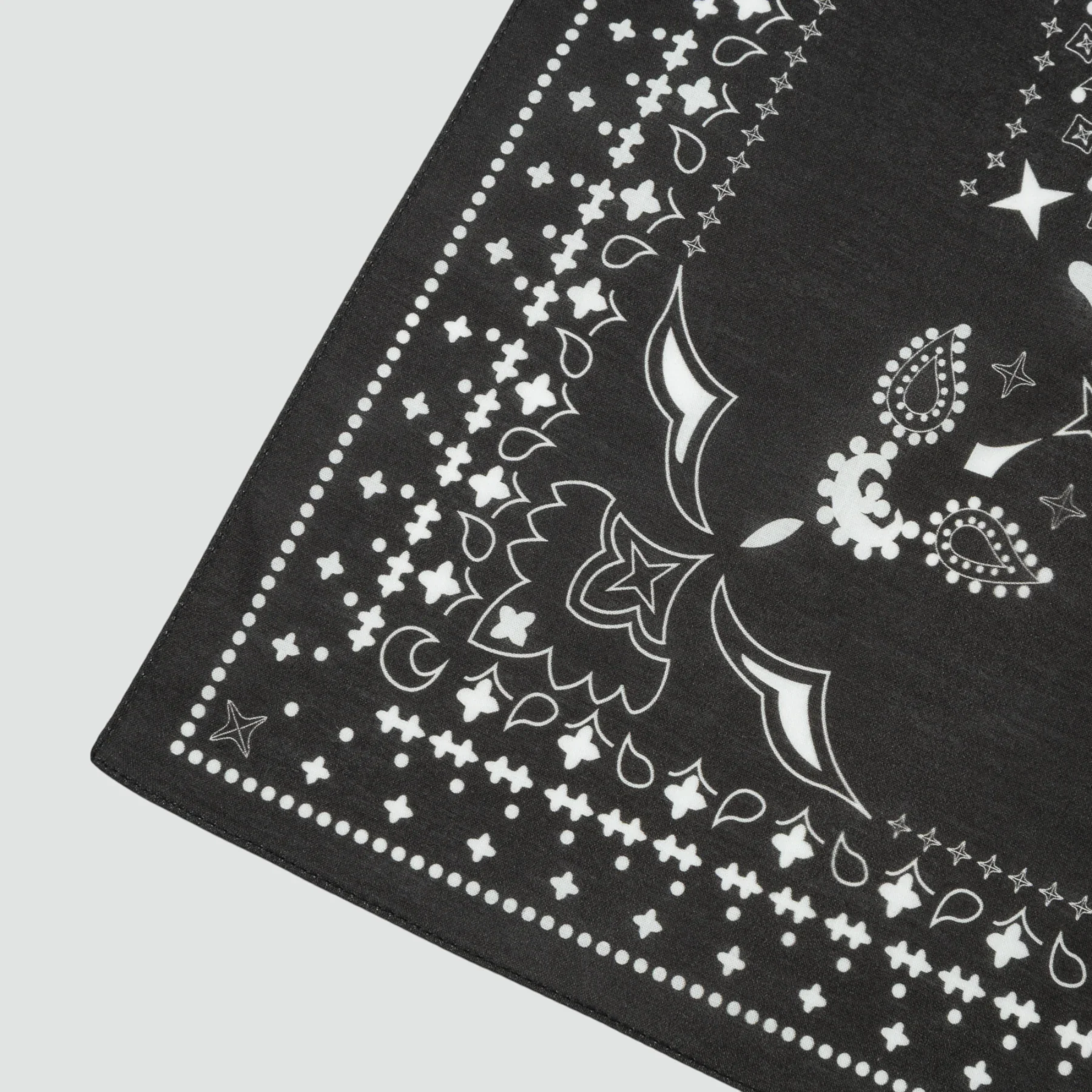 34001-832F2_softcell-bandana_subterranean_fabric-Photoroom.webp