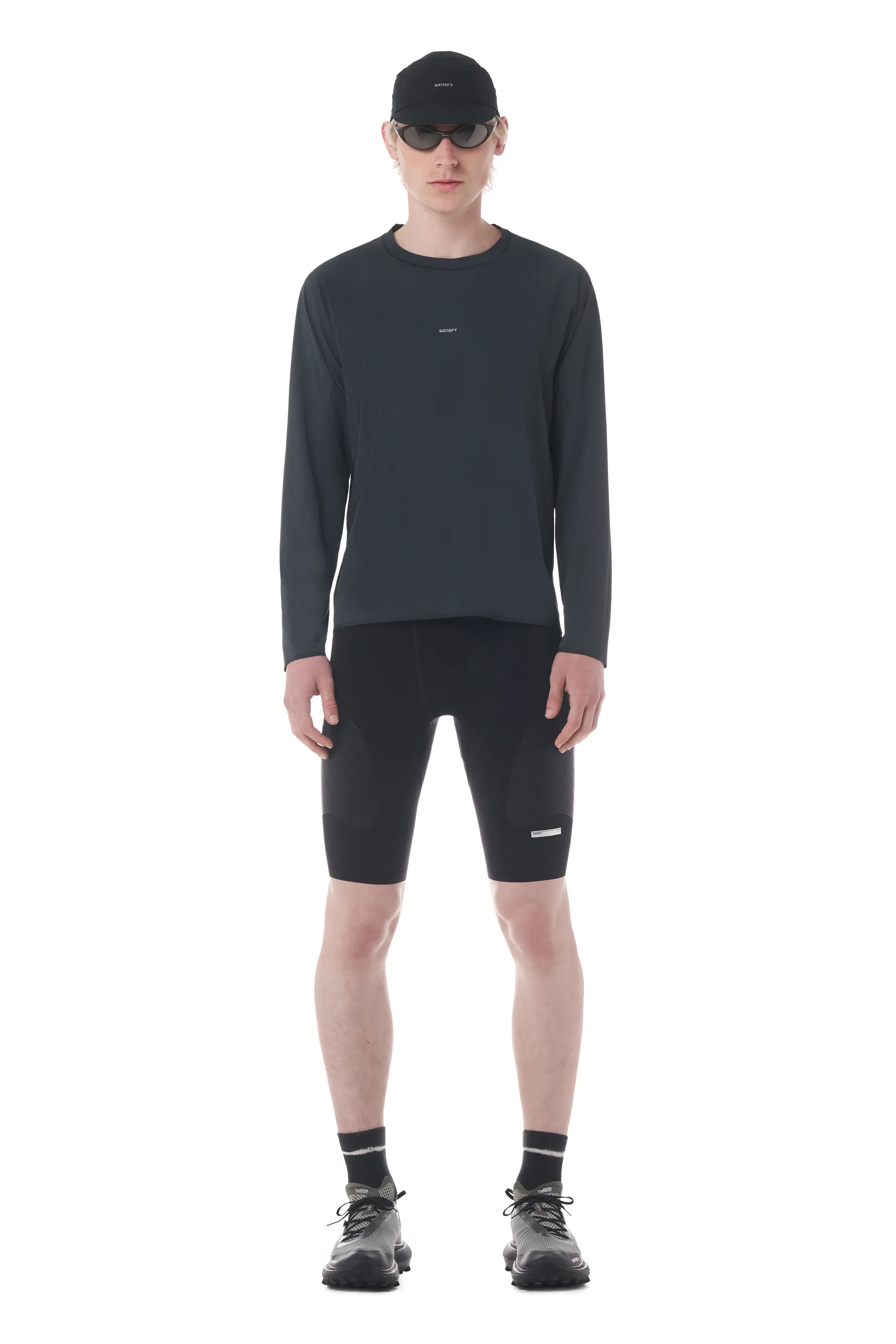11087-00001_AuraLiteUVLongTee_Black_1_0dcecd5f-1966-4b13-ab3c-fcb4bdb9a063.webp