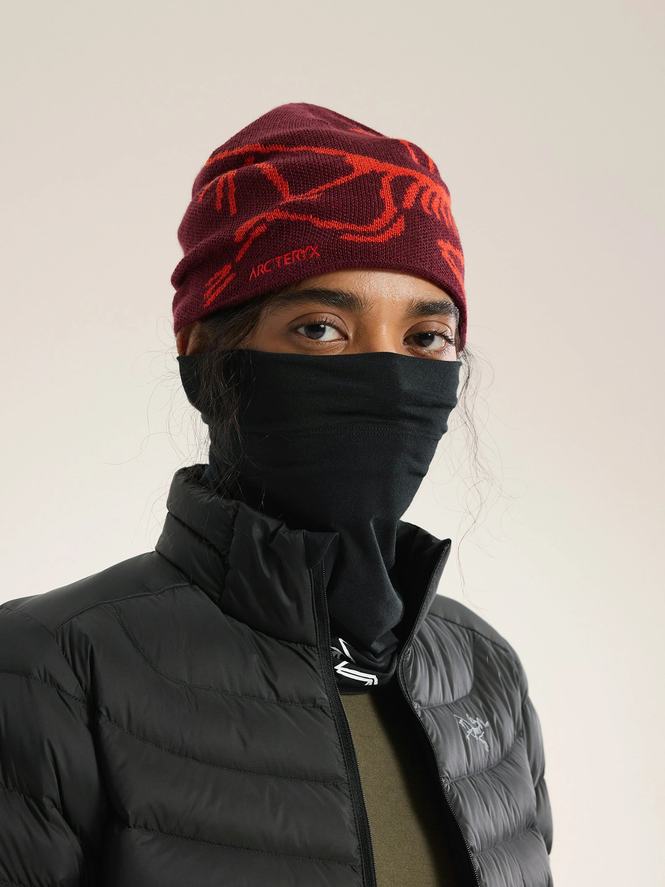 F25-X000009937-Satoro-Merino-Neck-Gaiter-Black-Arctic-Silk-Front-View.jpg