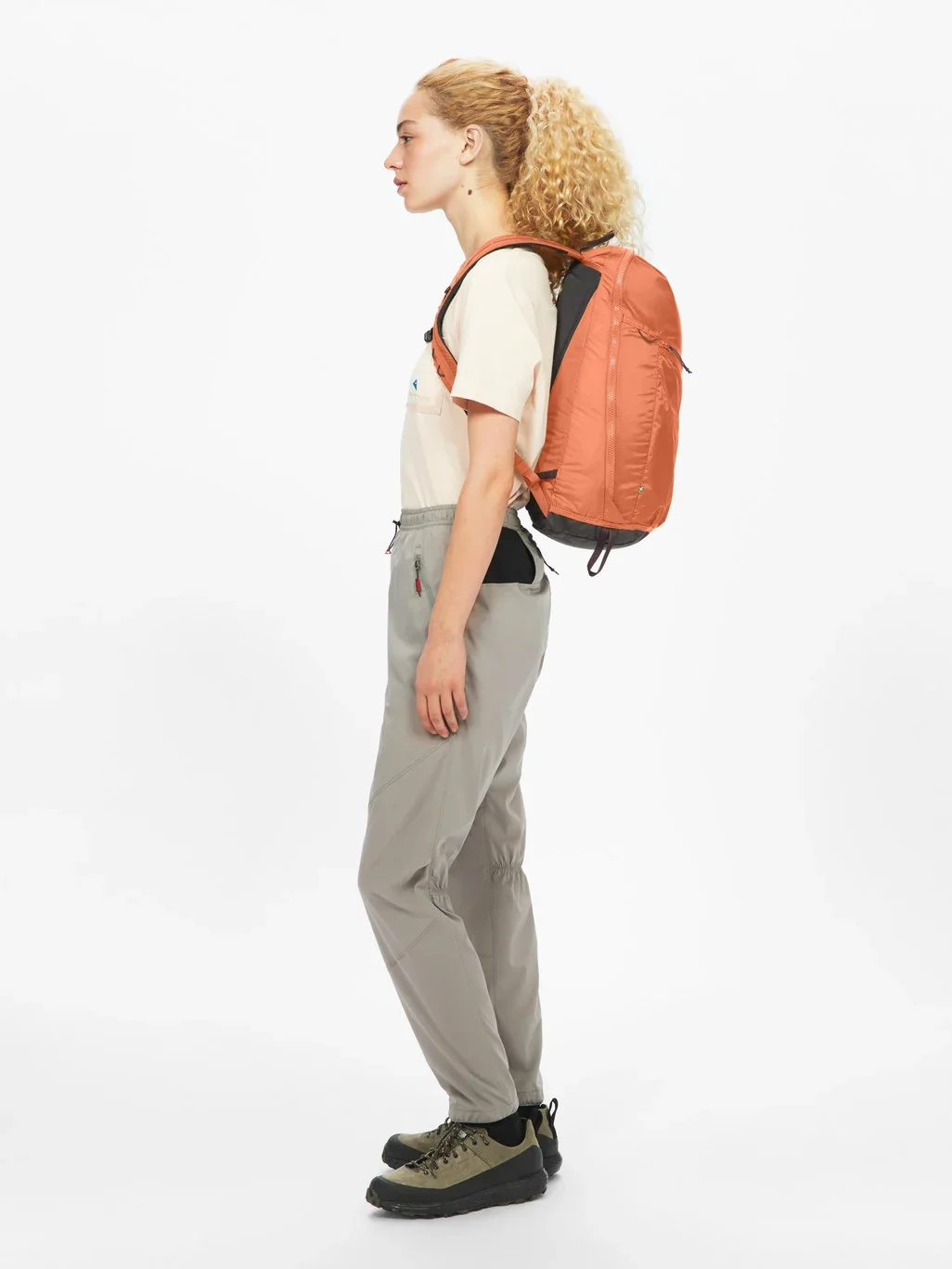 659_hs_6sVXLJb5PjjryUvZEtBw_40456U21_Gjalp_Backpack_18L_Cloud_Berry_011-full.webp