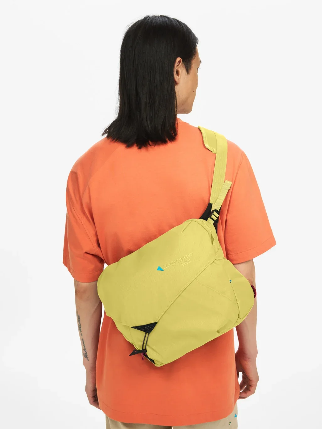 656_hs_Bmt8w0NHo0NzGGUwVstQKg_40460U21_Gaut_Messenger_Bag_Dark_Straw_013-full.webp