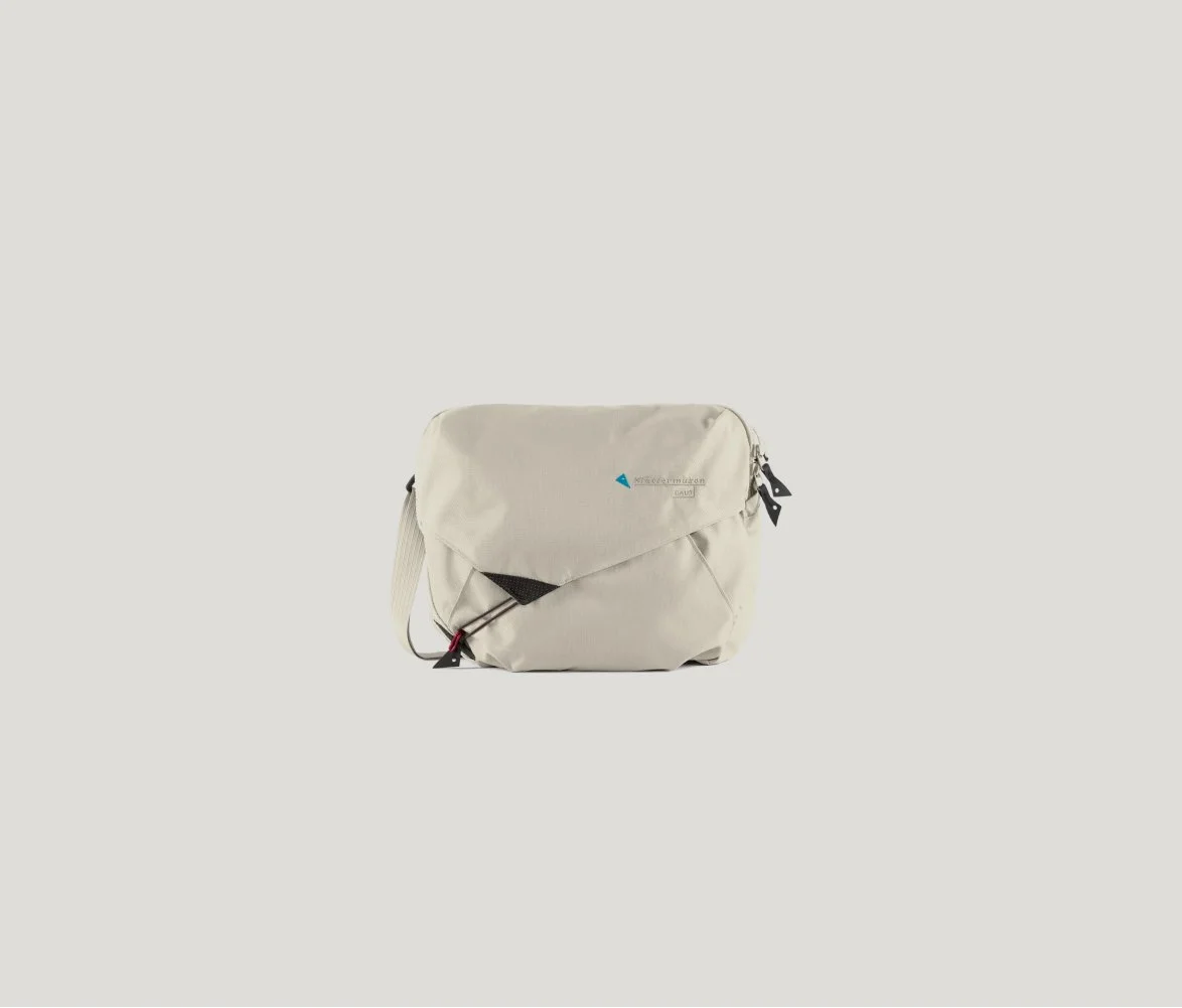 Gaut Messenger Bag in Silver Creme