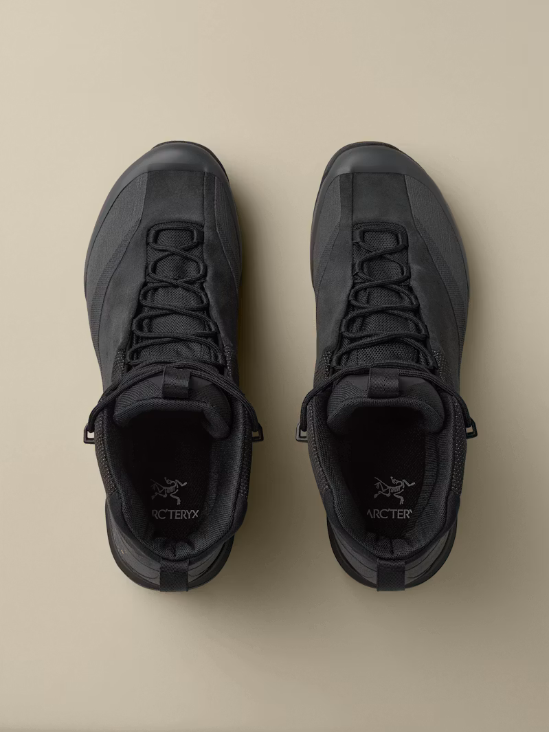 F26-X000010504-Konseal-Trek-Boot-Black-Graphite-Pair.png