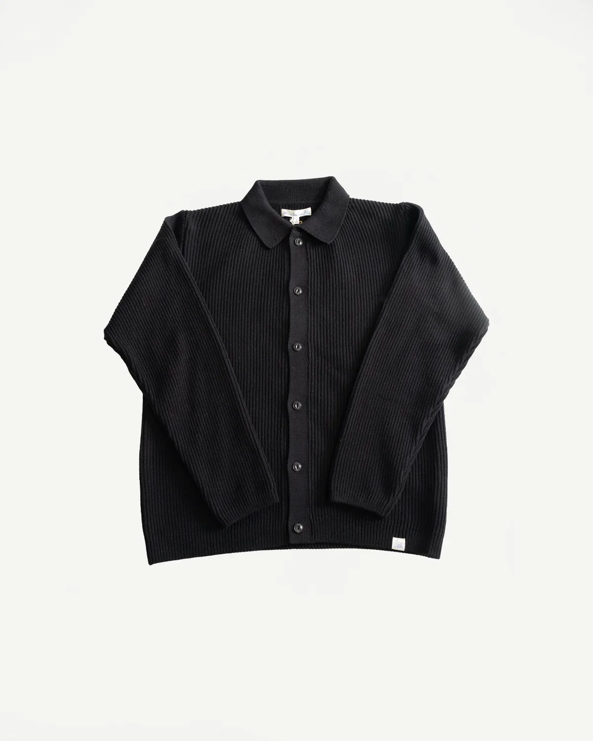merz-b-schwanen-knitshirt05.99-ribbed-cotton-long-sleeve-shirt-deep-black-5.webp