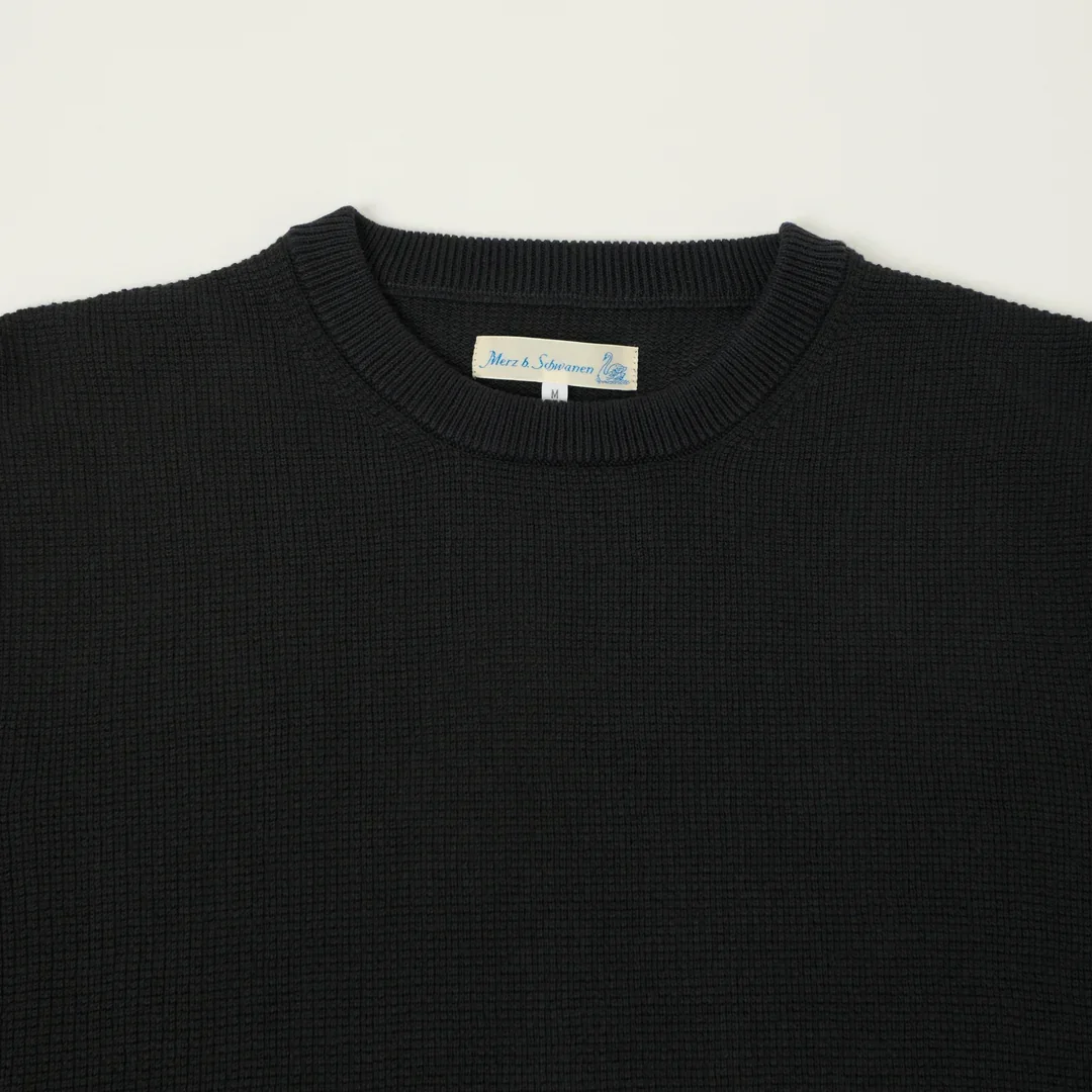 MERZB_SCHWANEN_WAFFLEKNITSWEATER_CHARCOAL2.webp