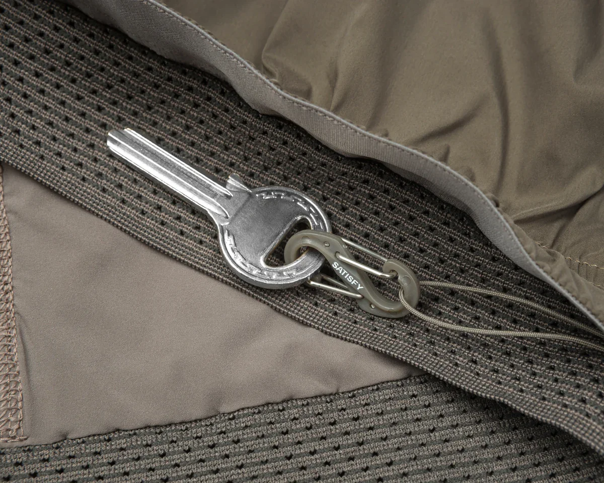 12074-51400_techsilk-8-shorts_falcon_carabiner-key.webp