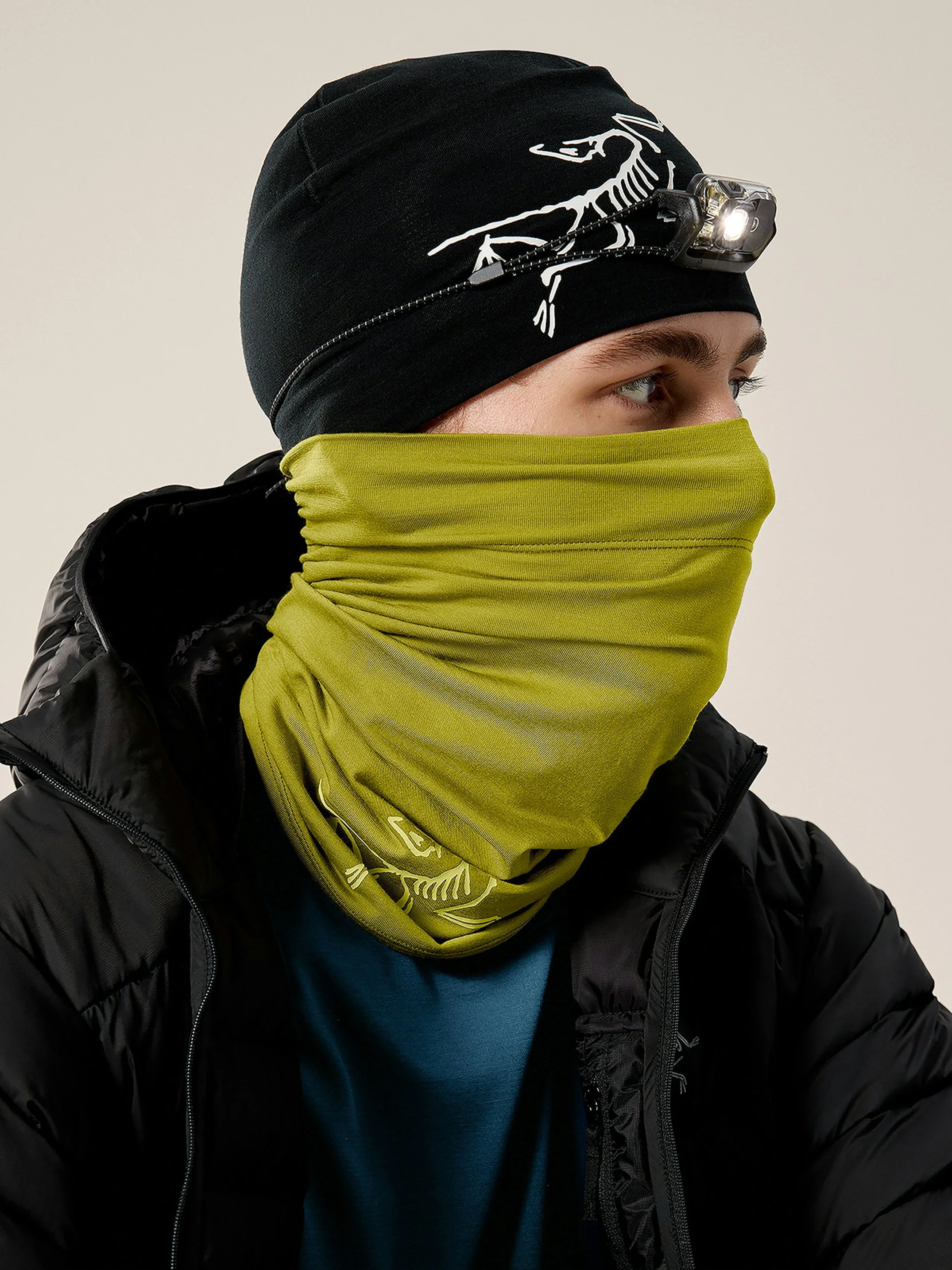 F25-X000009937-Satoro-Merino-Neck-Gaiter-Olive-Moss-Euphoria-Side-View.jpg